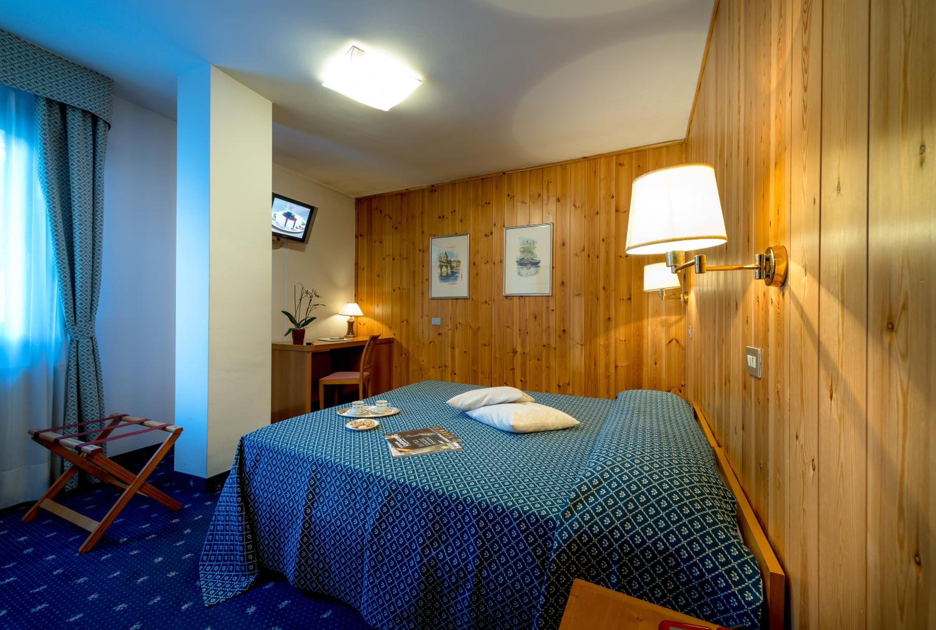Classic Double or Twin Room photo 3