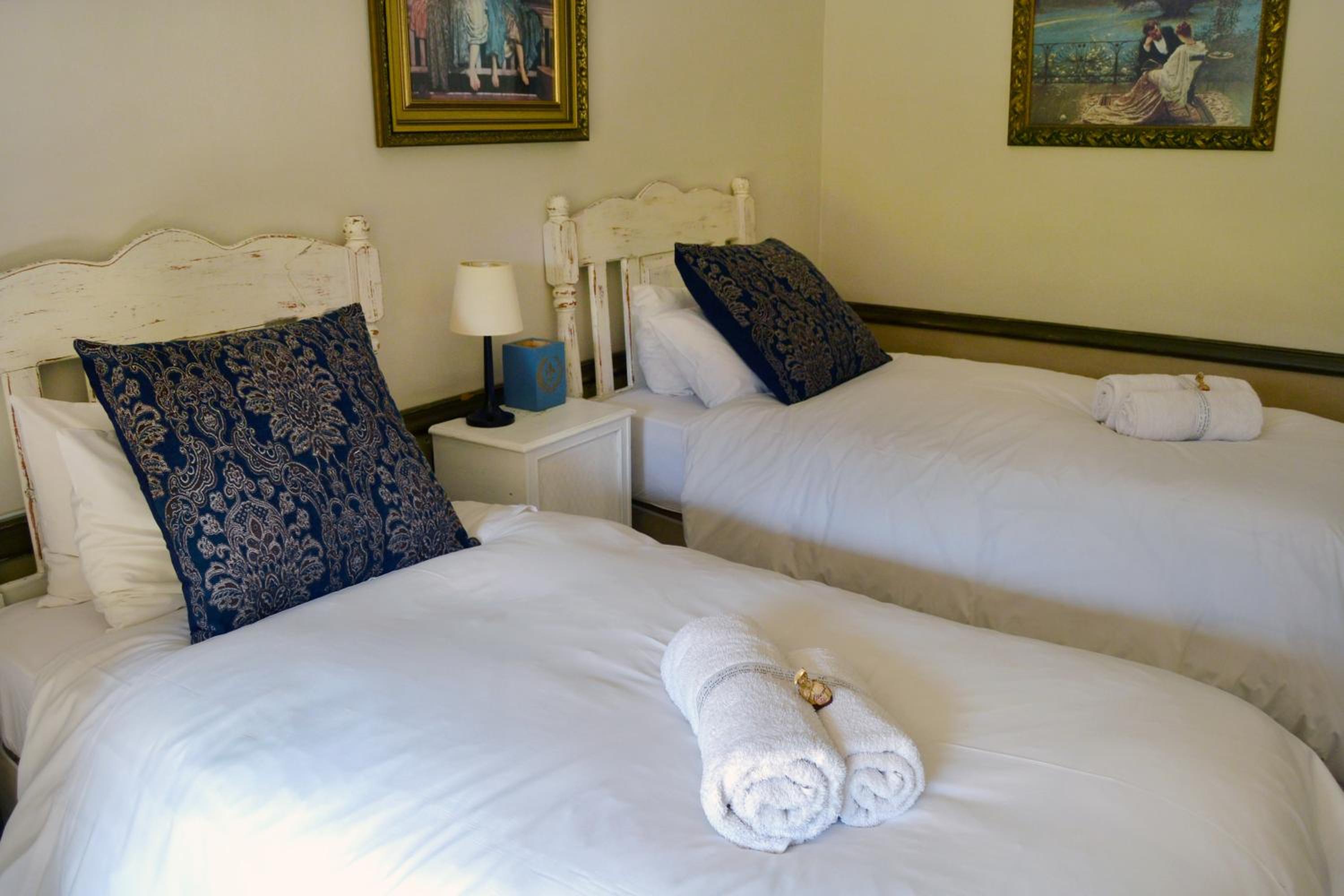 Double or Twin Room with Garden View - Photo 4