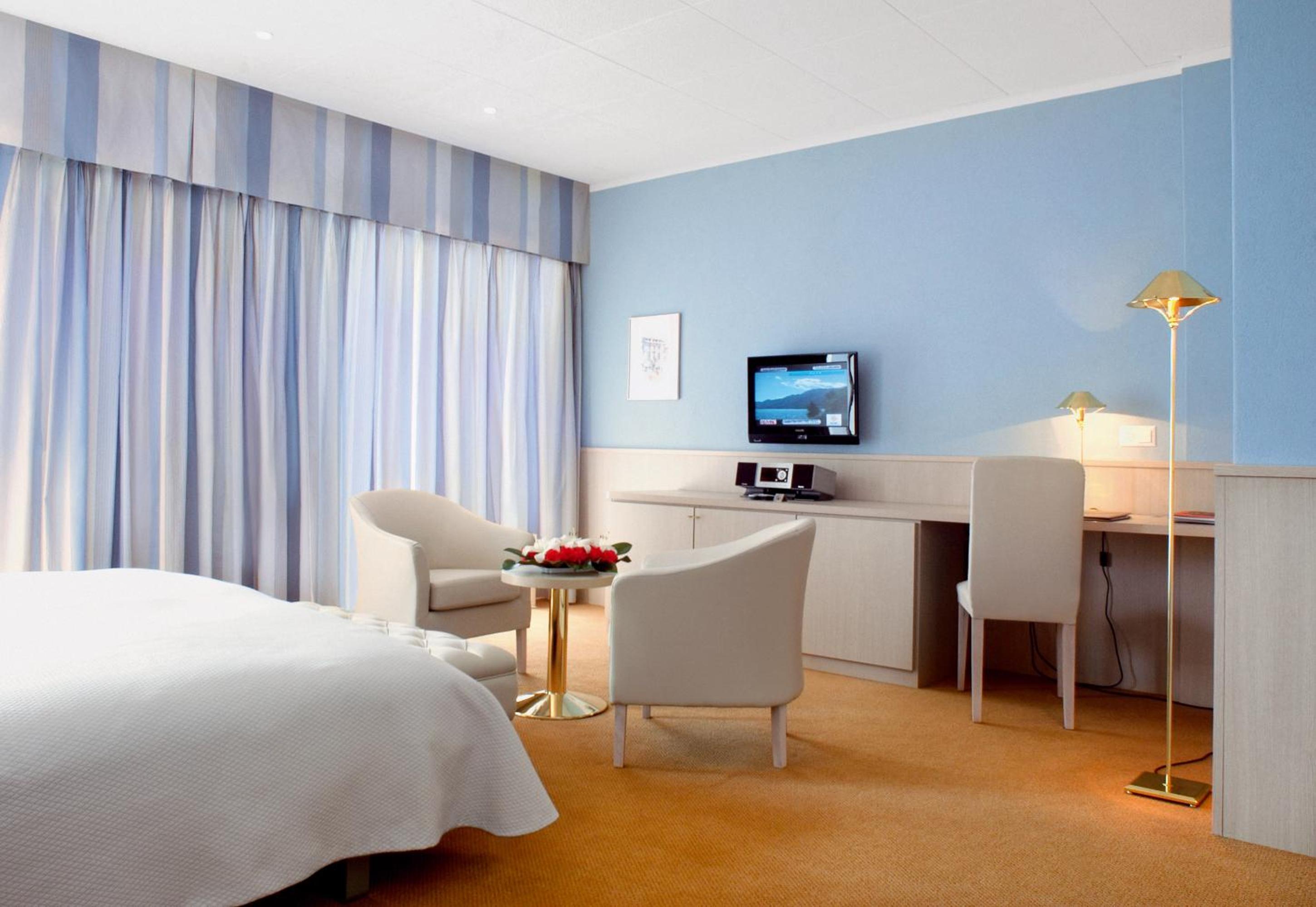 Standard Double Room with Balcony and Lake View photo 2