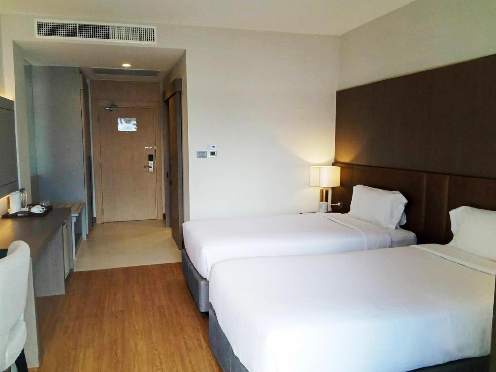 Superior River View Twin Room - Photo 6