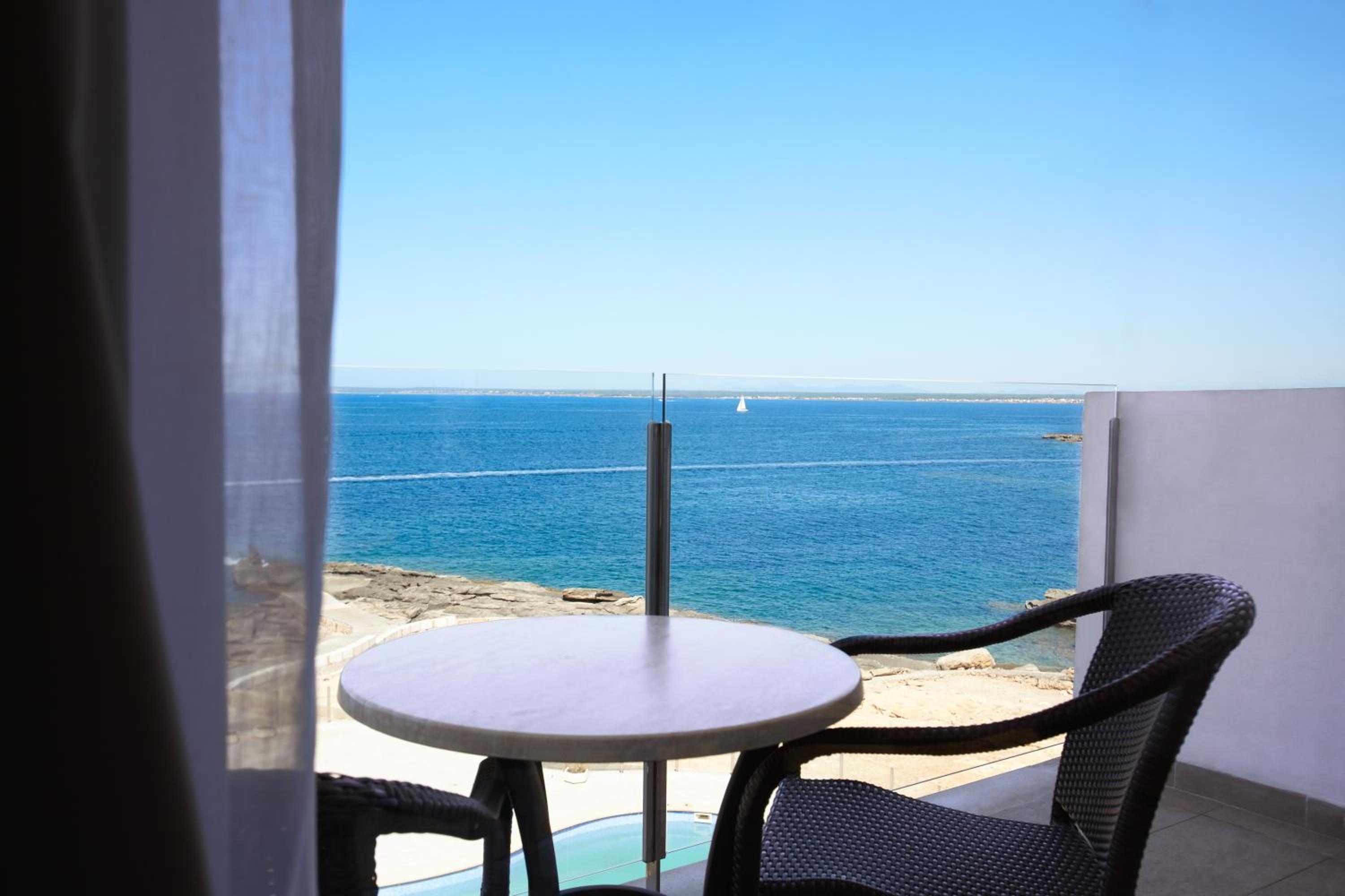 Twin Room with Sea View - Photo 2
