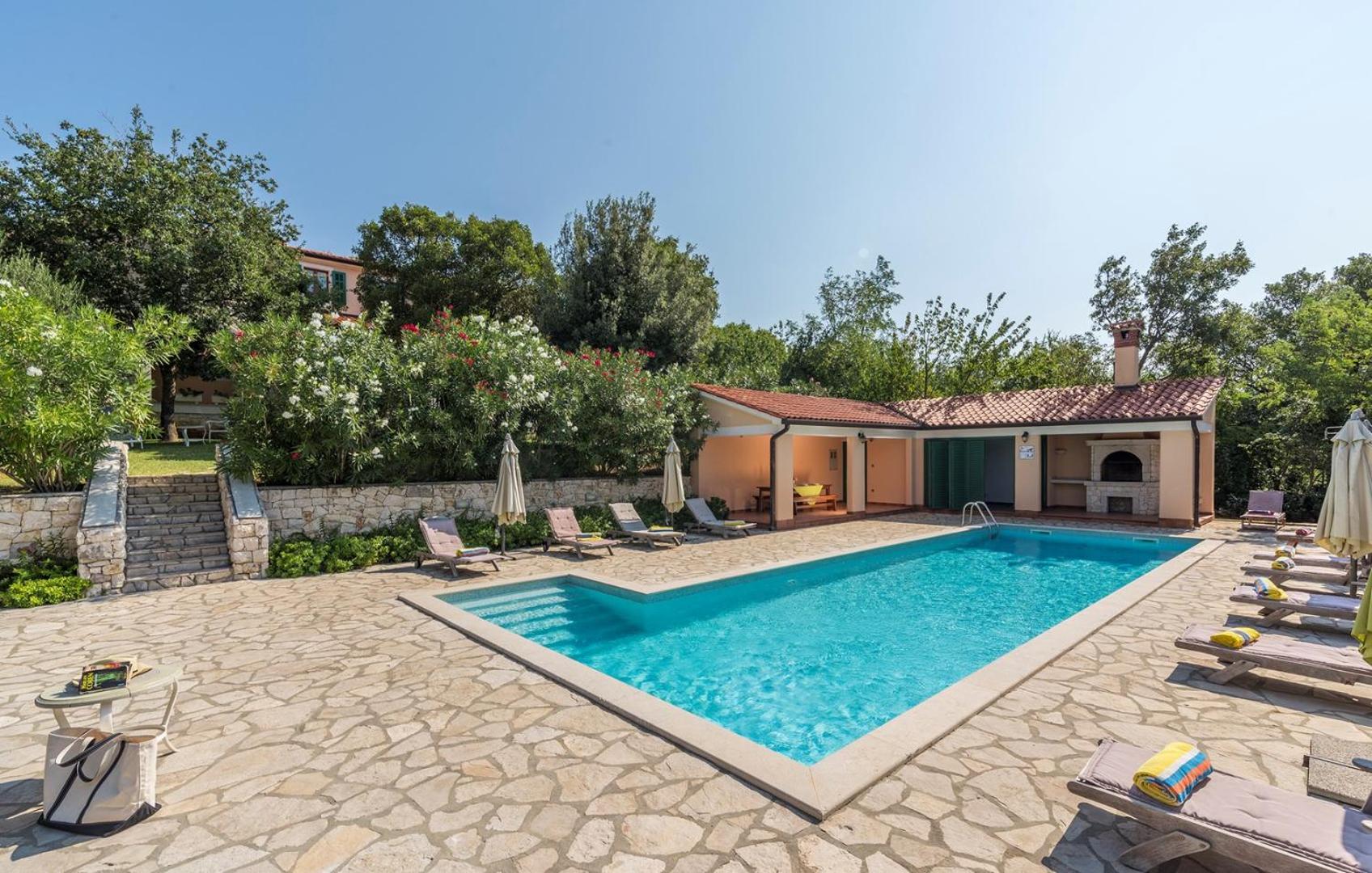 Villa photo 2