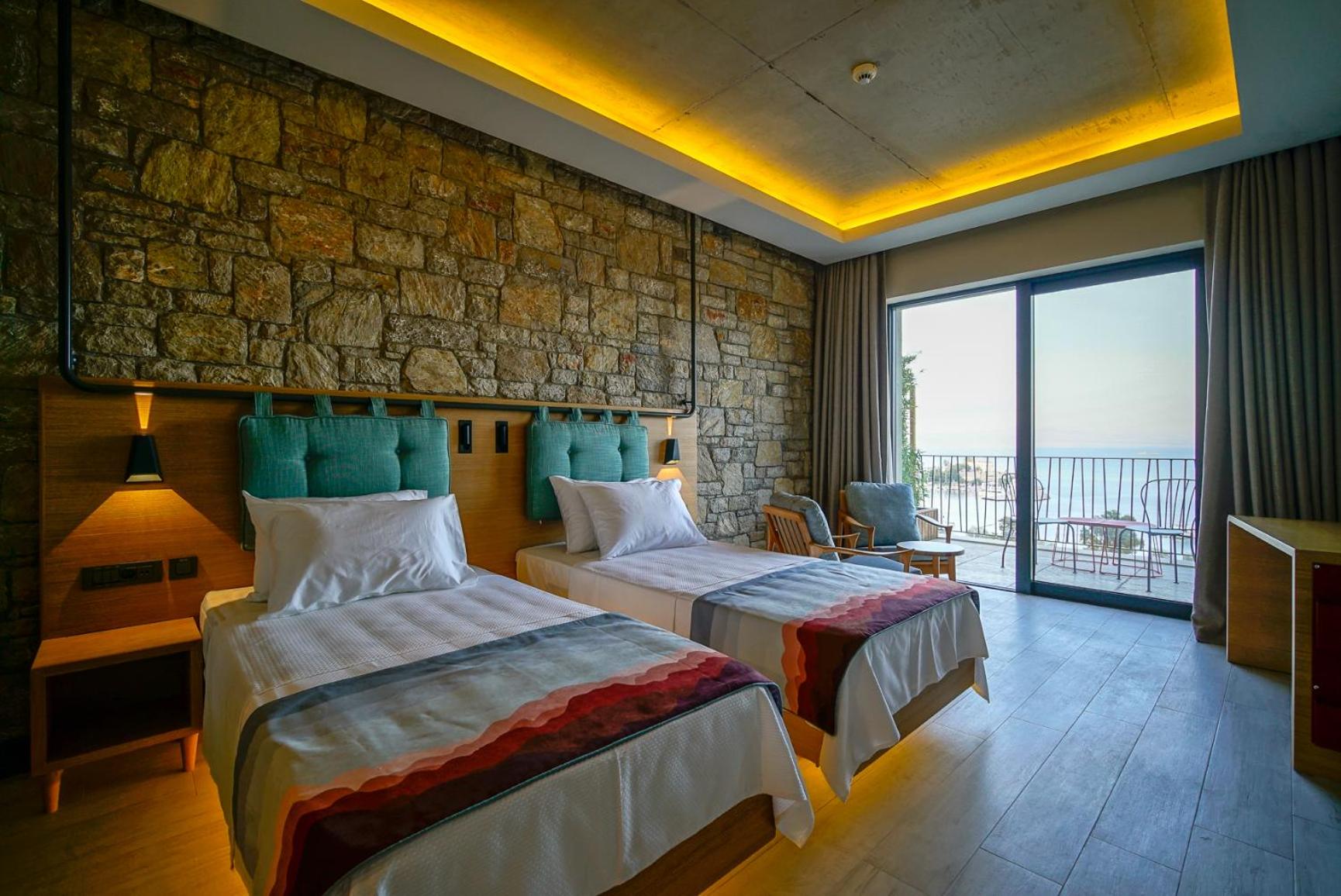 Superior Double or Twin Room with Sea View - Photo 1