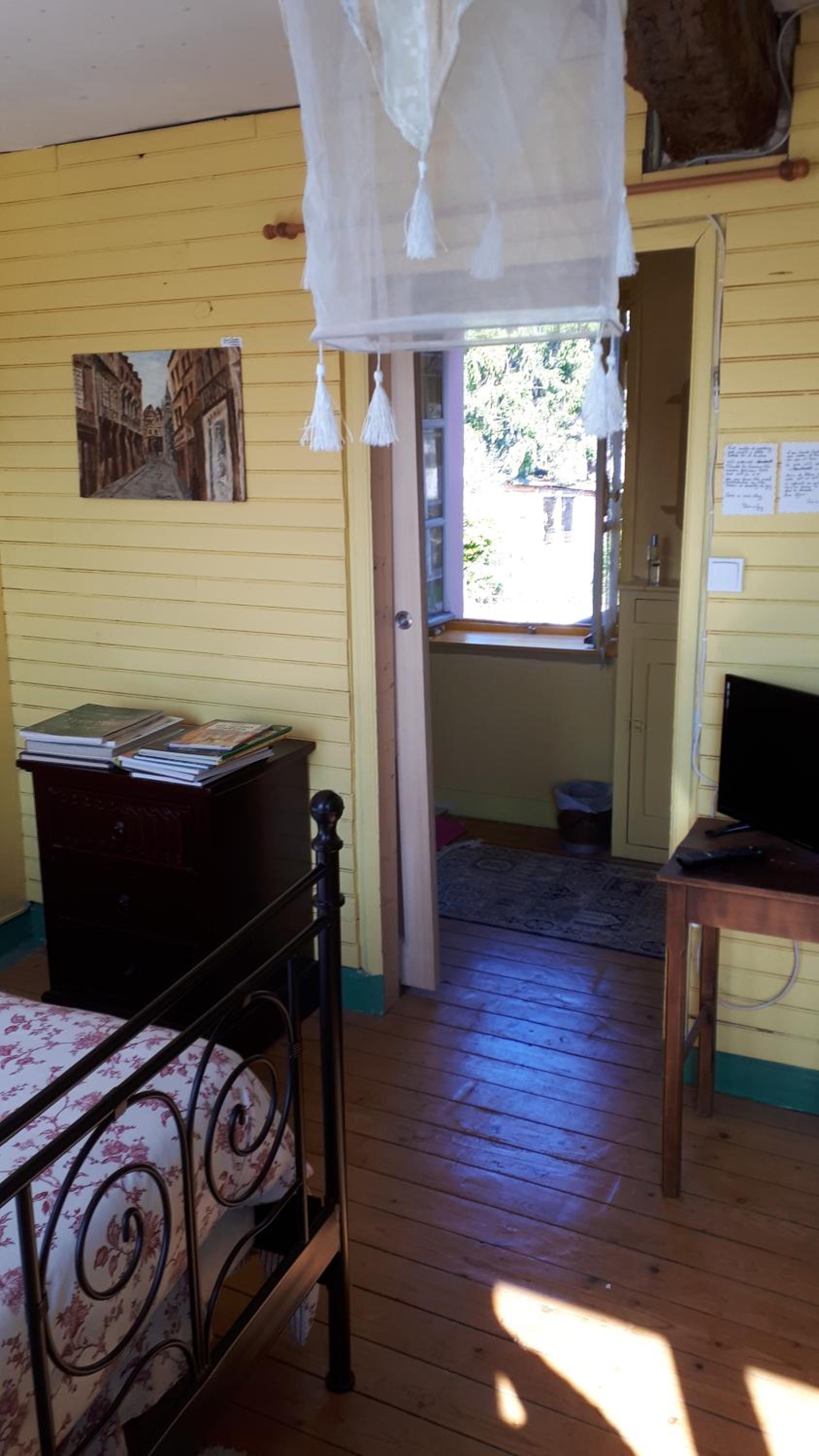 Double Room with Private Bathroom - Photo 2