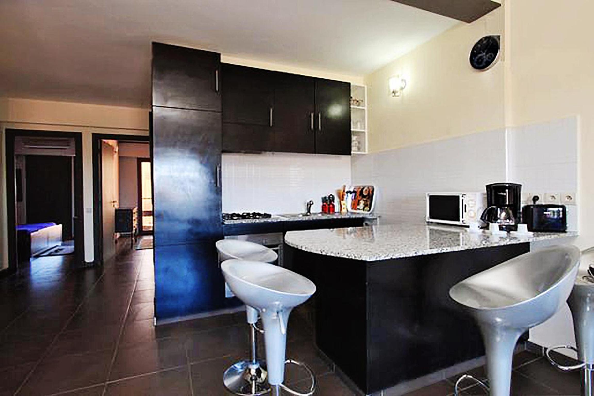 Two-Bedroom Apartment with Balcony - Photo 13