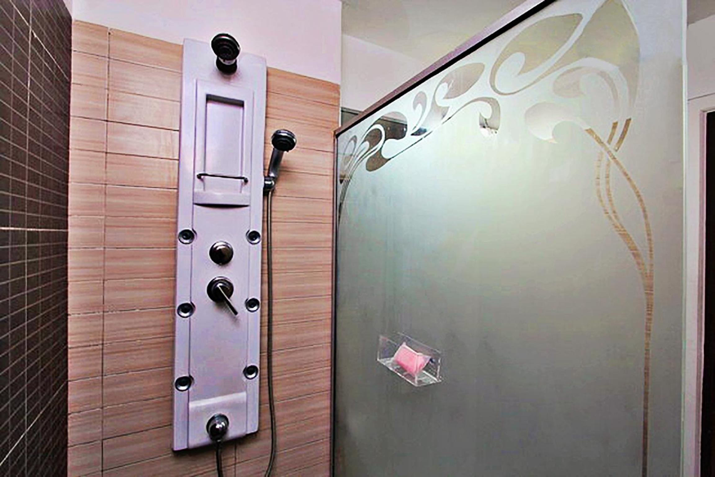 Two-Bedroom Apartment with Balcony - Photo 9