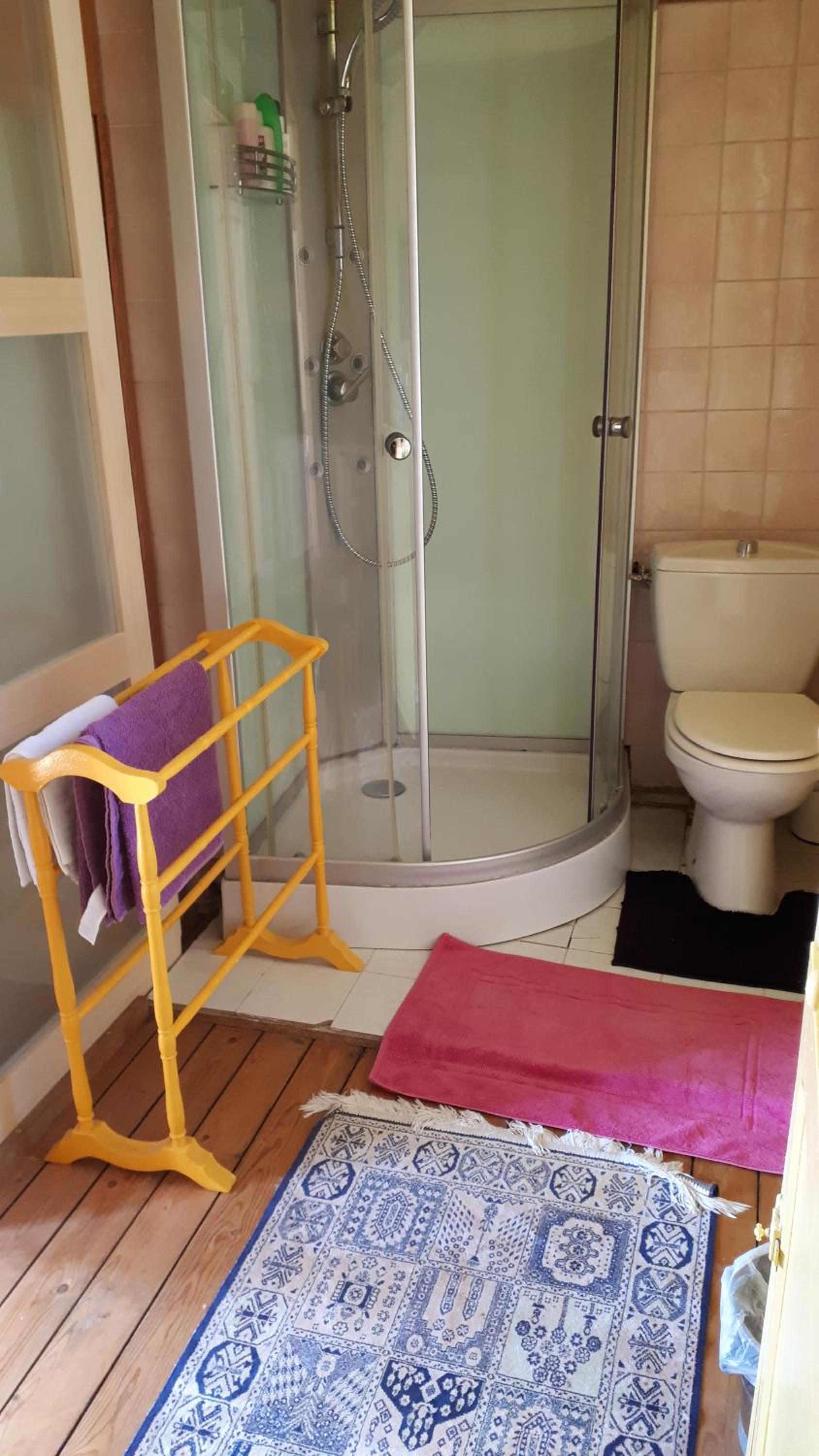 Double Room with Private Bathroom - Photo 4