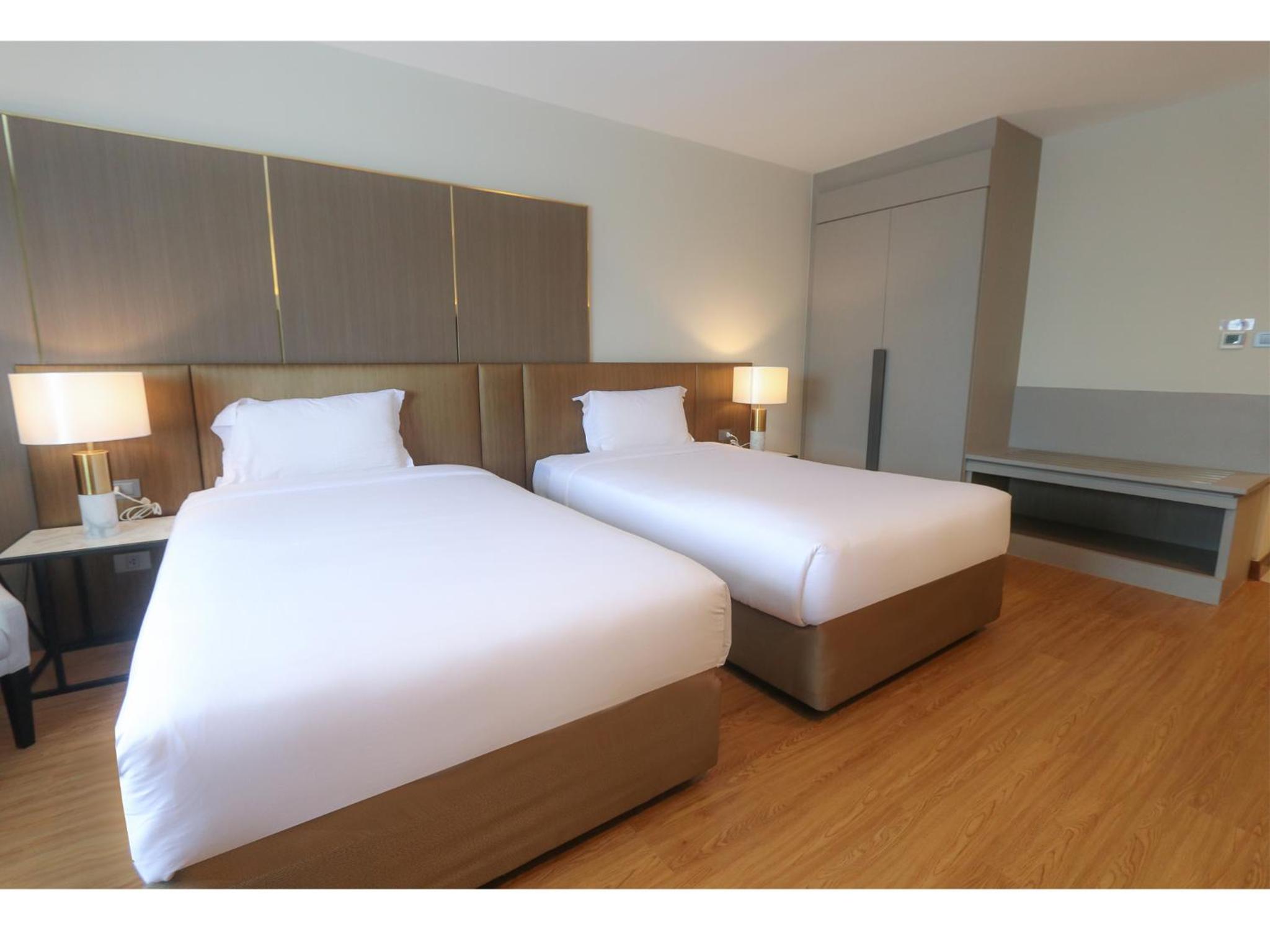 Deluxe River View Room - Photo 2