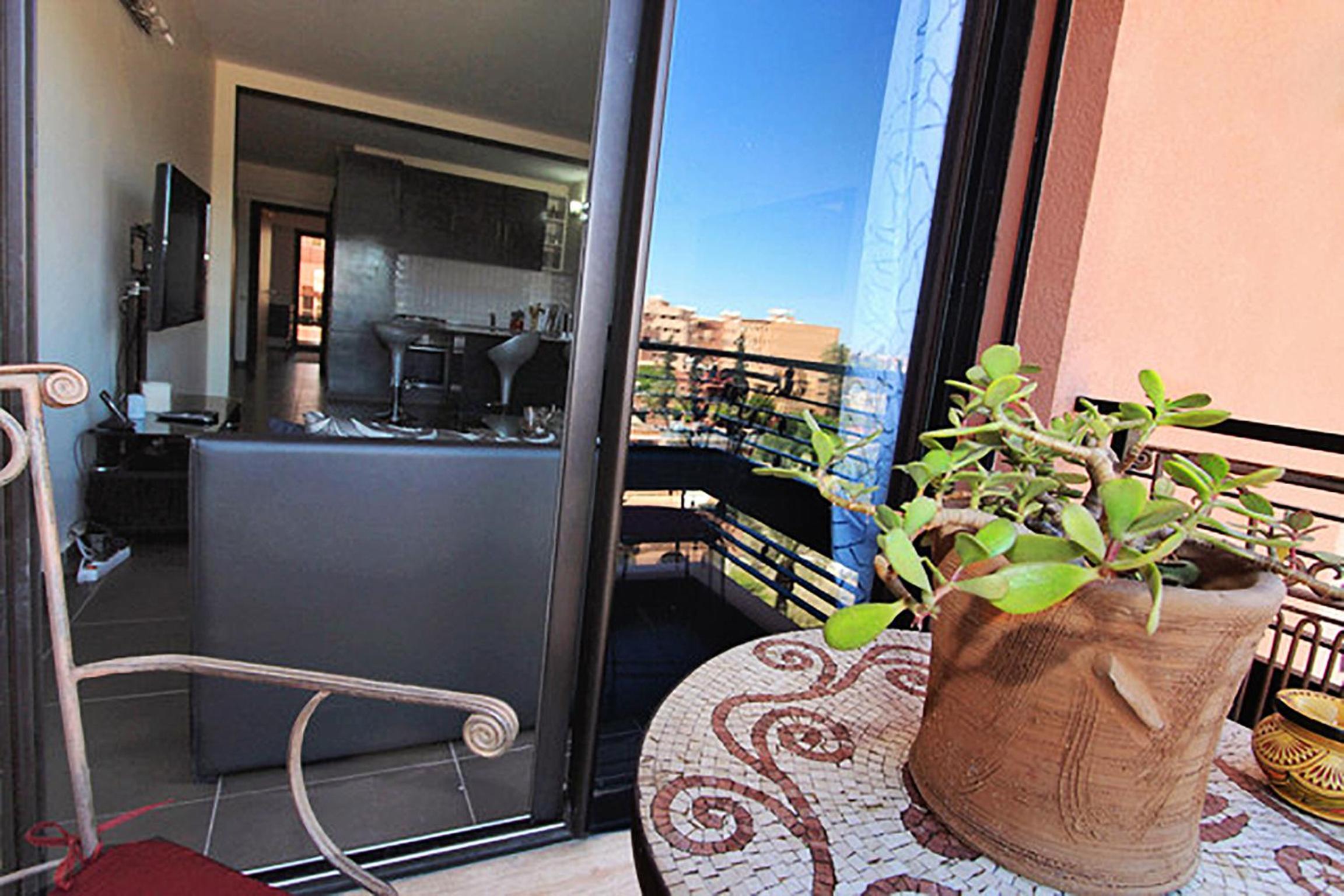 Two-Bedroom Apartment with Balcony - Photo 11
