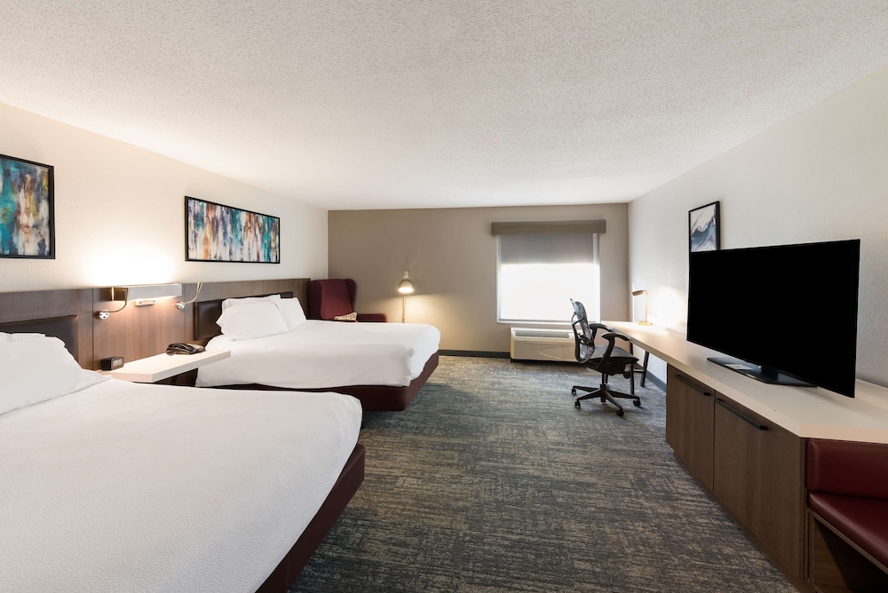 Suite, 2 Queen Beds, Accessible (Mobility & Hearing, Roll-in Shower) photo 3