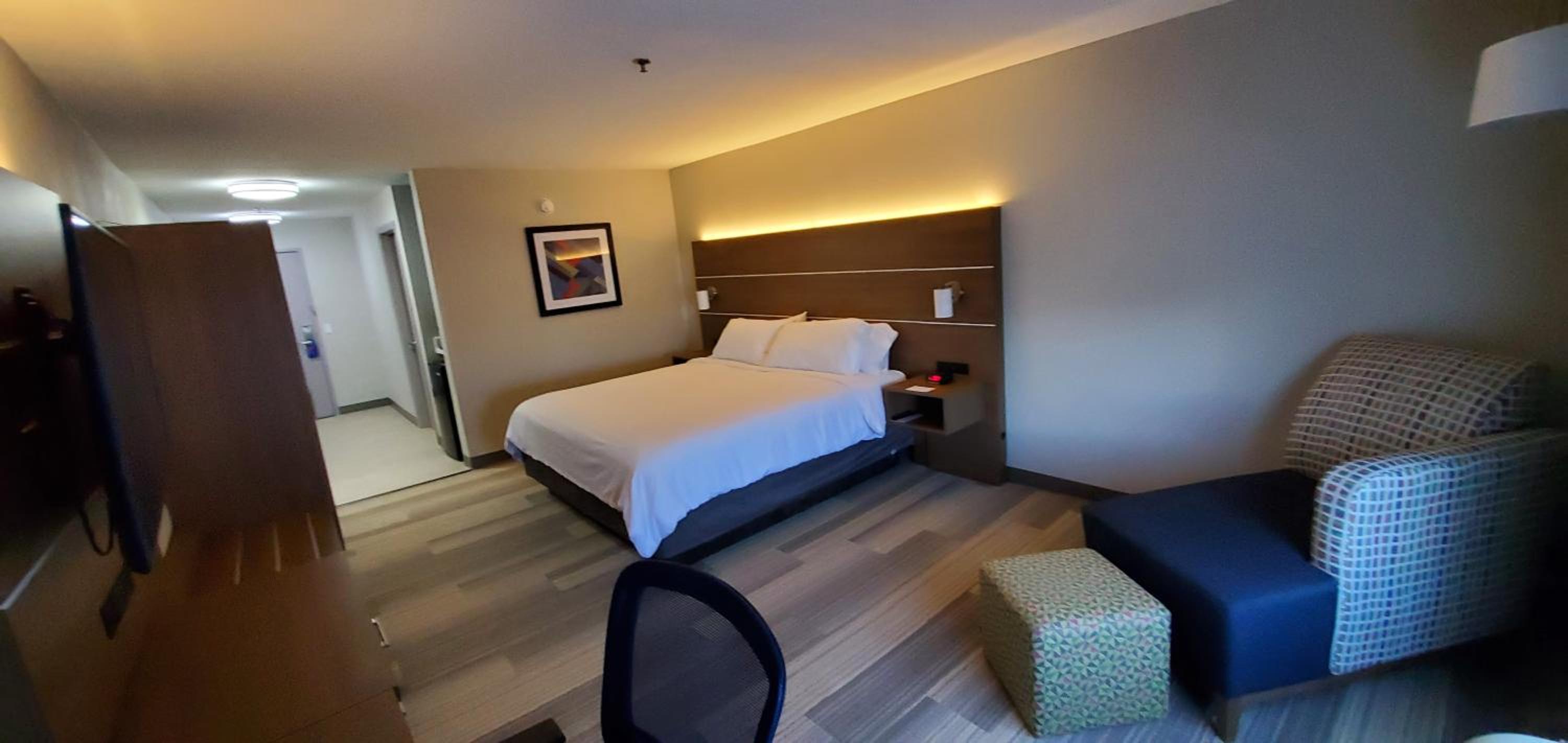 Standard King Room photo 2