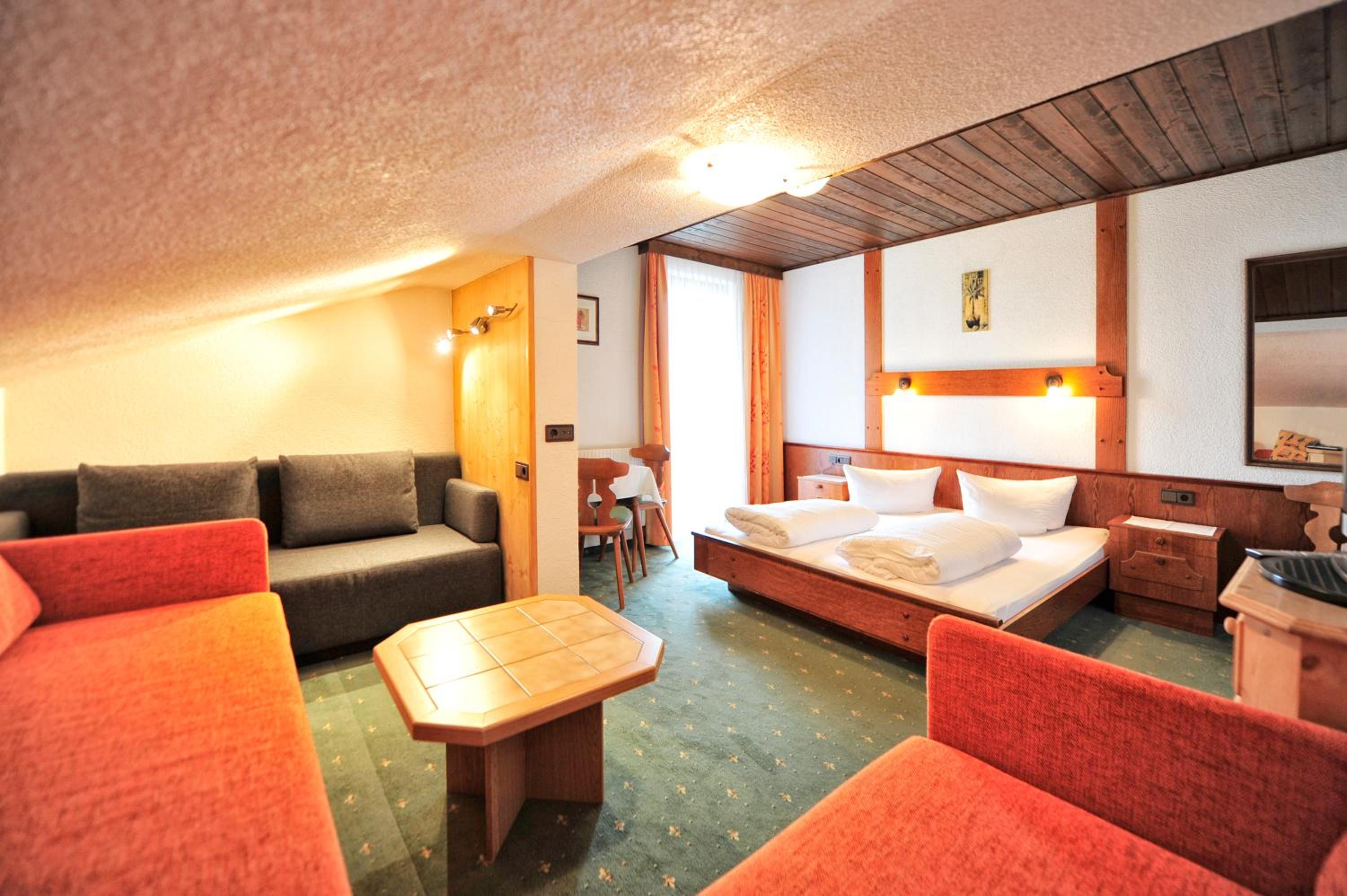Two-Bedroom Apartment with Mountain View photo 3