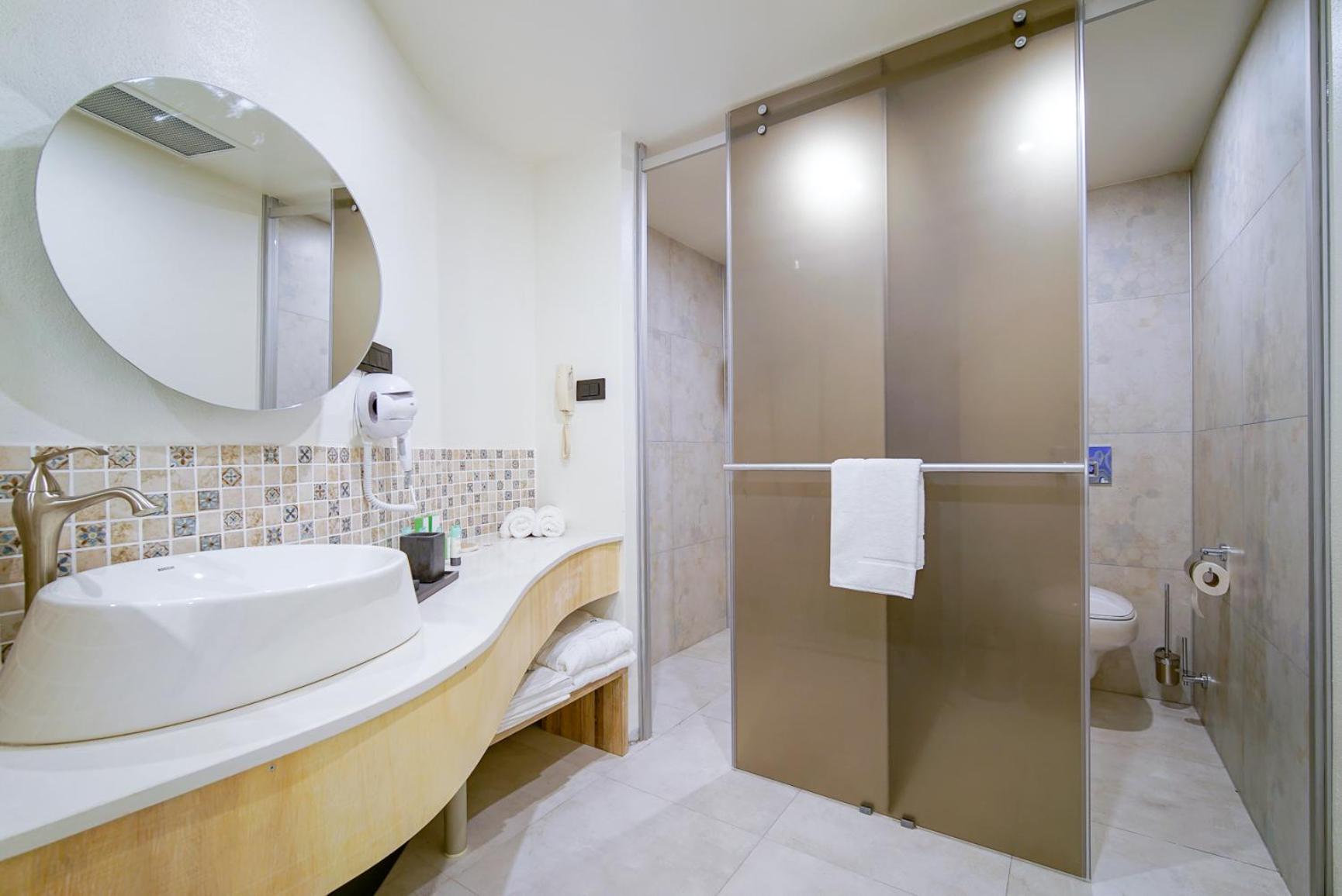 Suite with Terrace - Photo 11