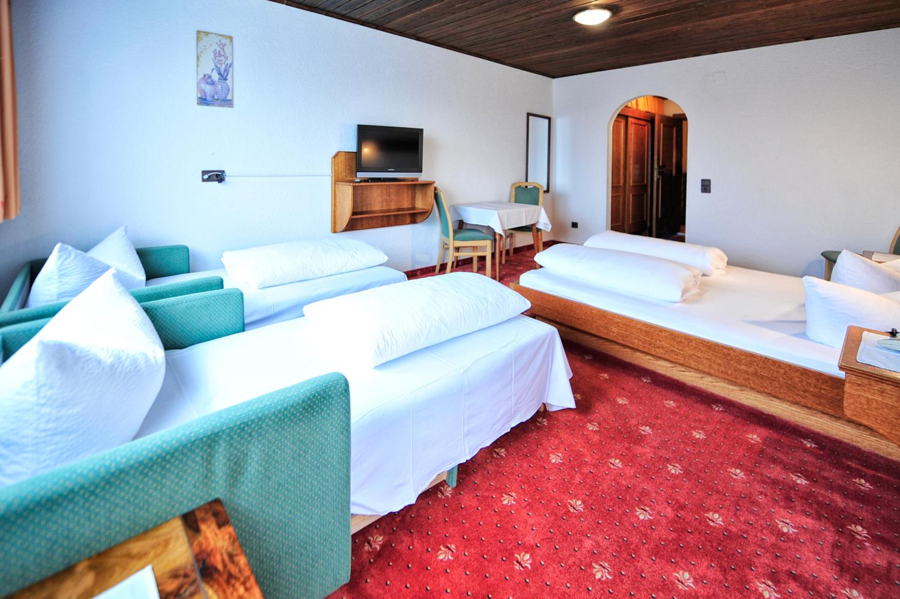Quadruple Room with Balcony photo 3