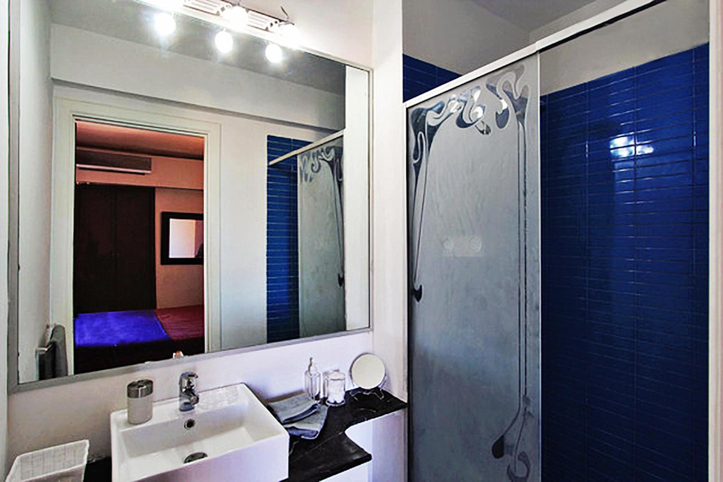 Two-Bedroom Apartment with Balcony - Photo 10