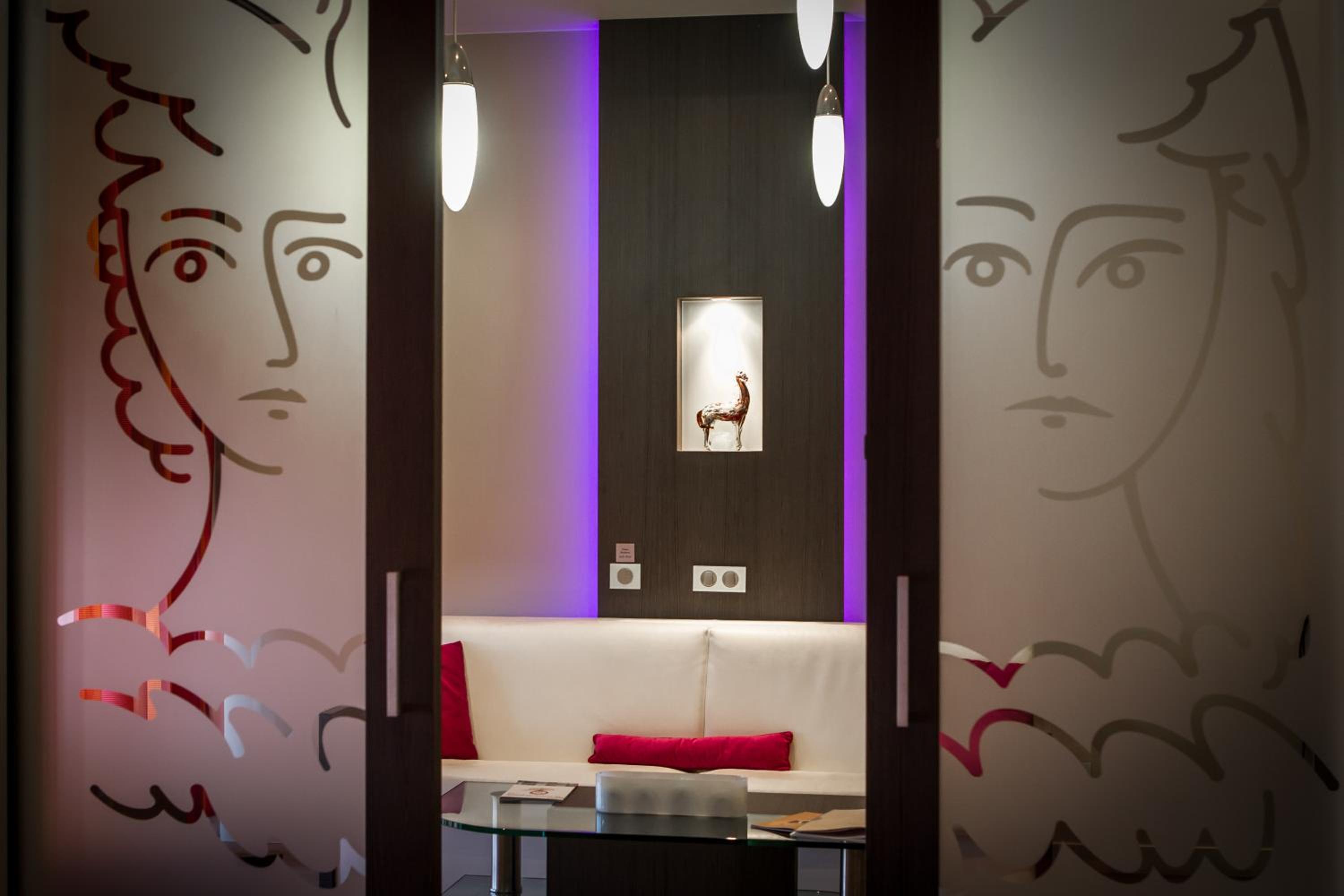 Suite - Photo 2