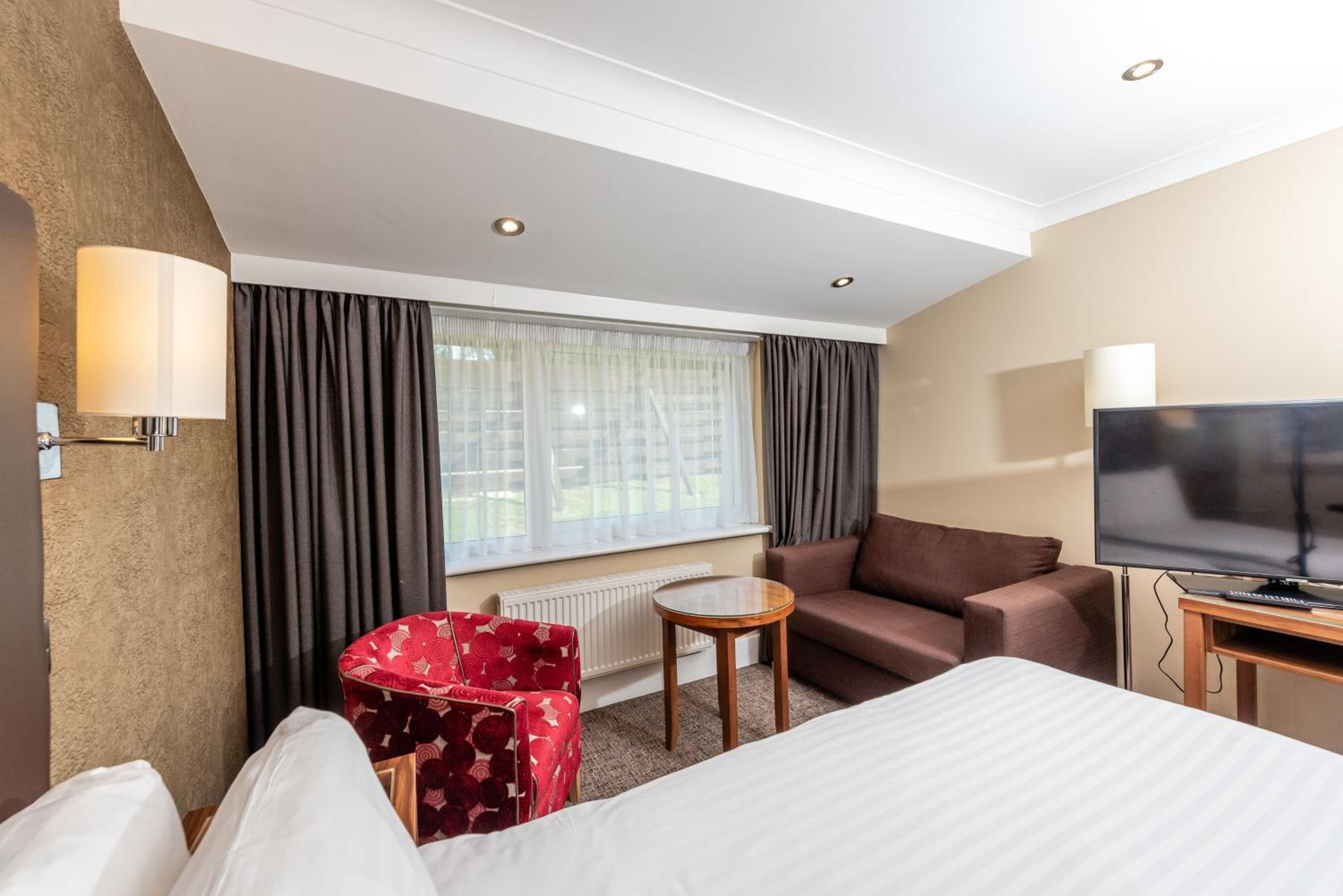 Standard Queen Room - Photo 8