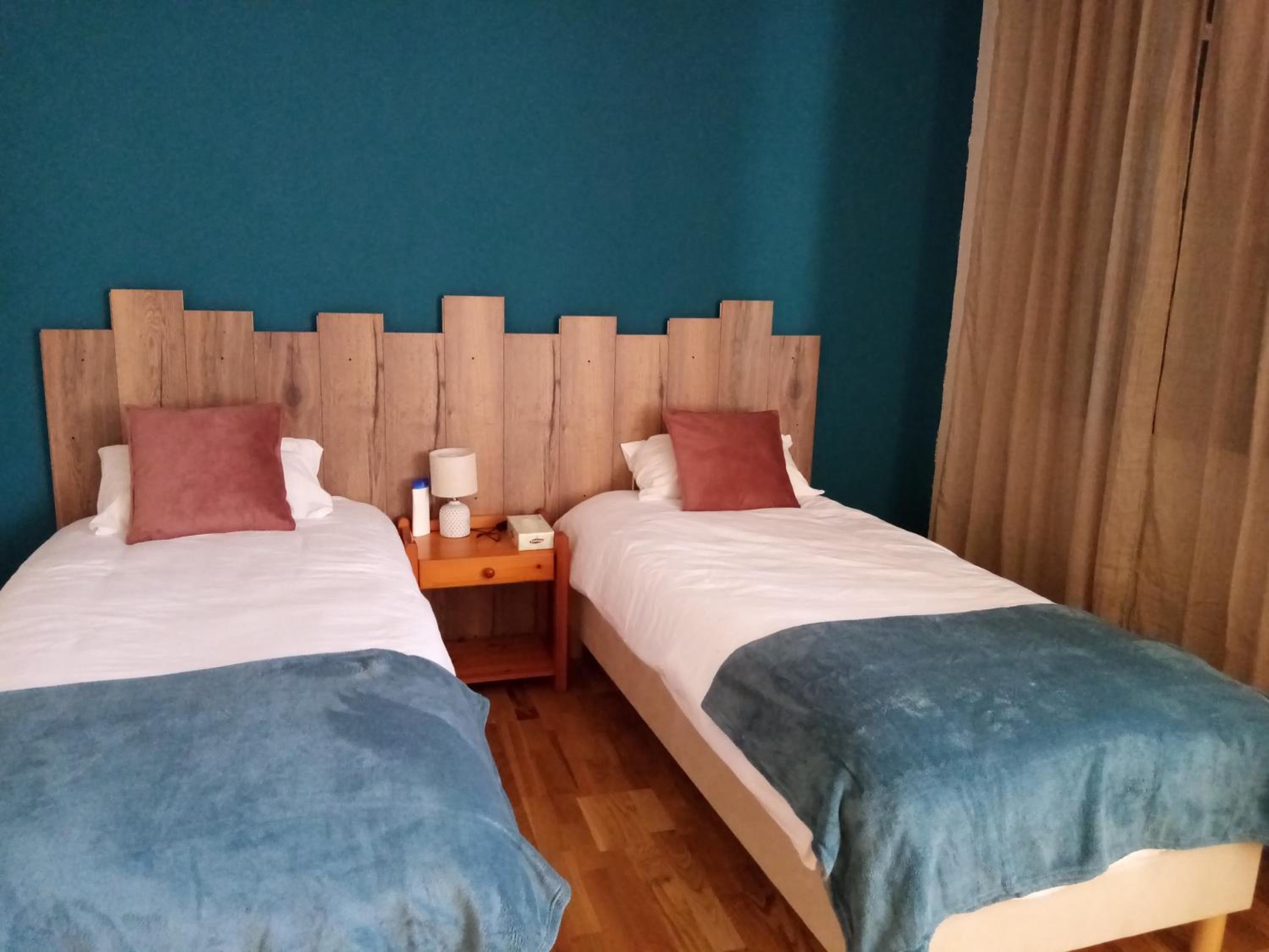 Standard Twin Room - Photo 2