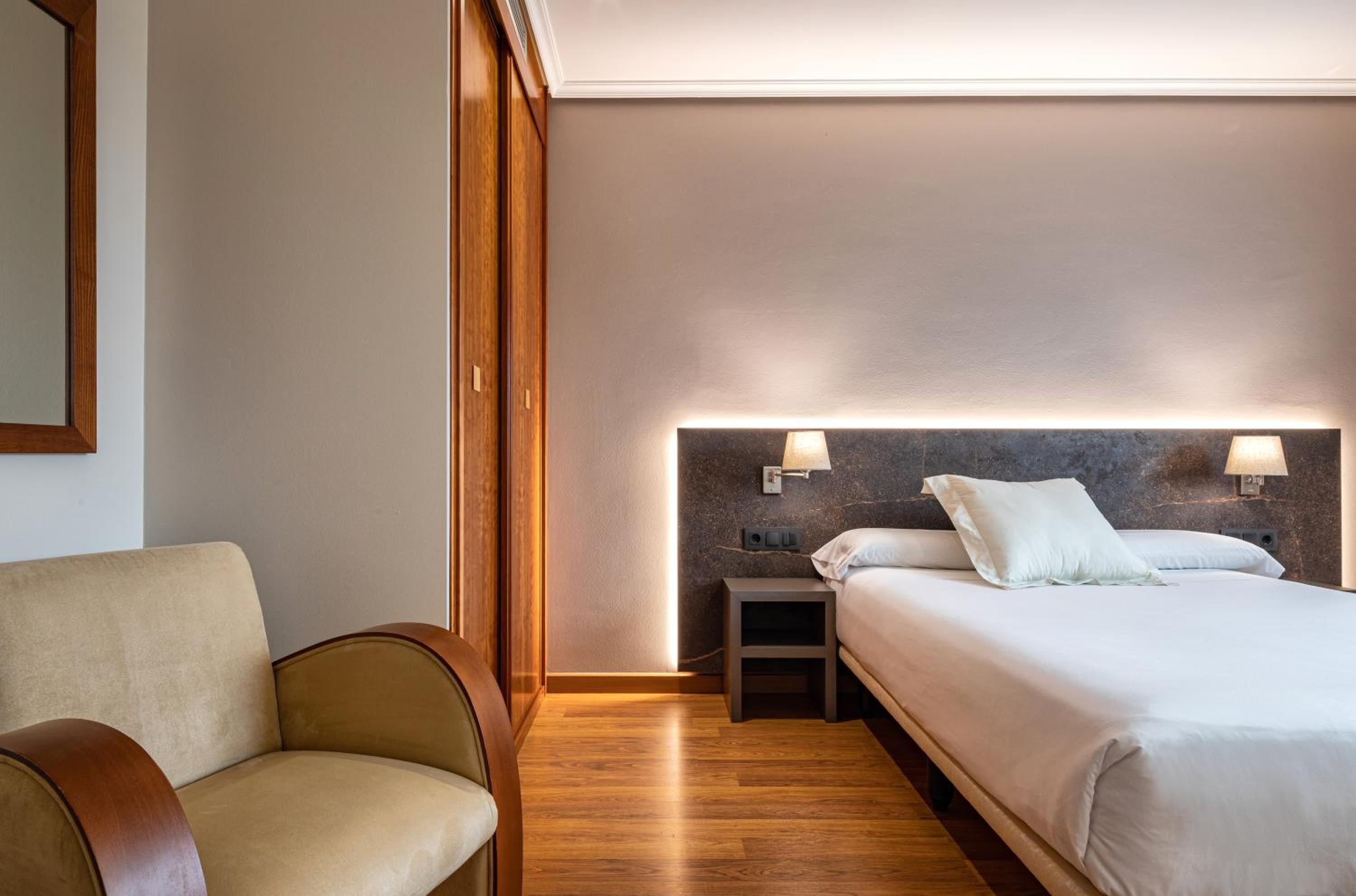 Standard Double Room - Photo 2