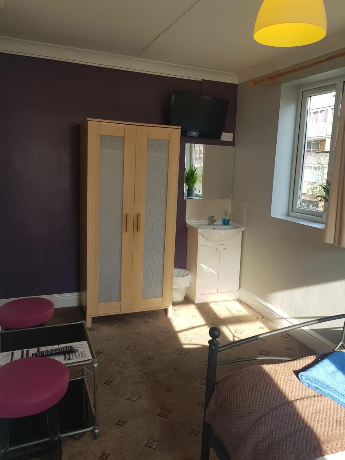 Double Room with Shared Bathroom photo 1