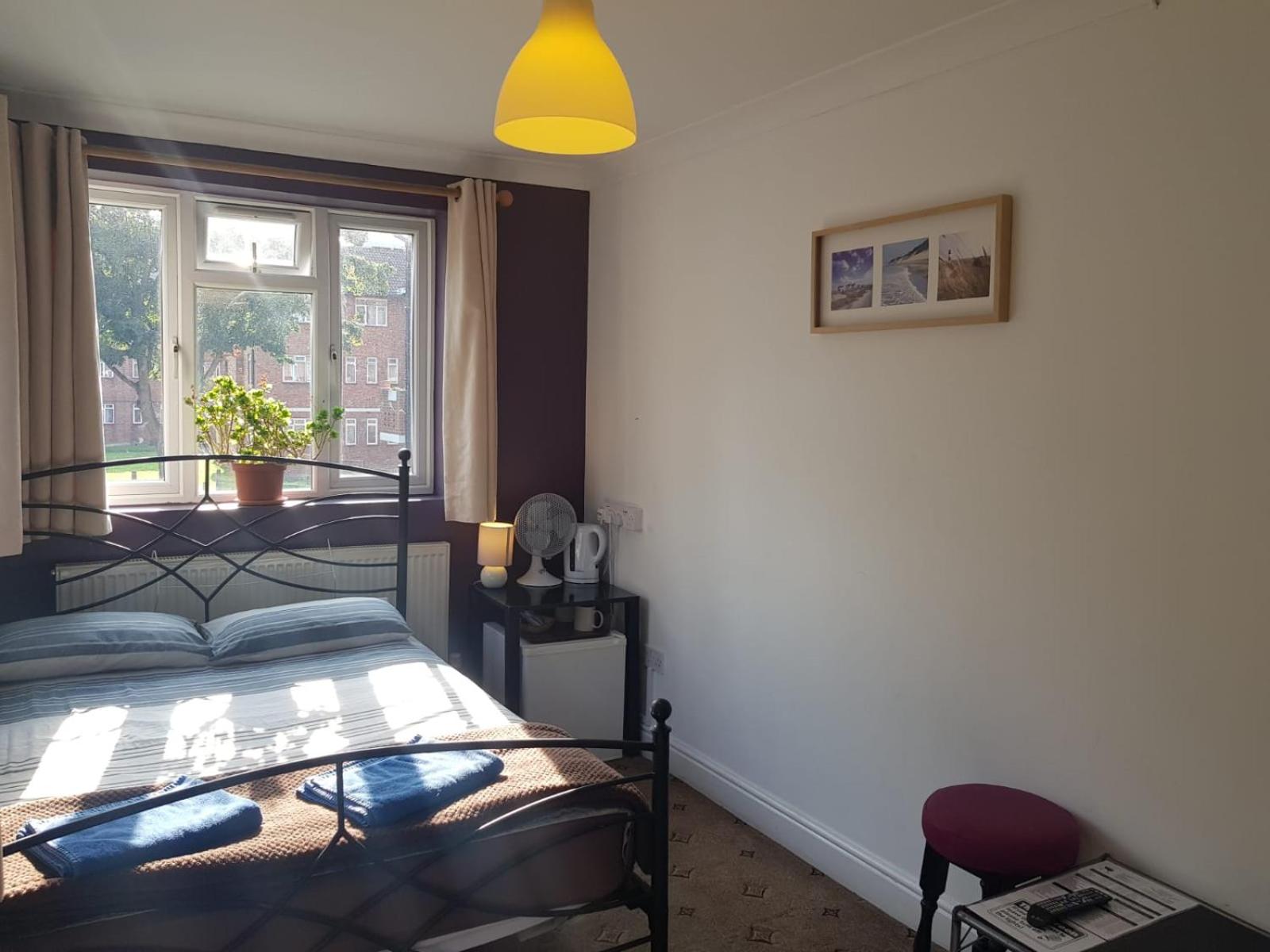 Double Room with Shared Bathroom photo 3