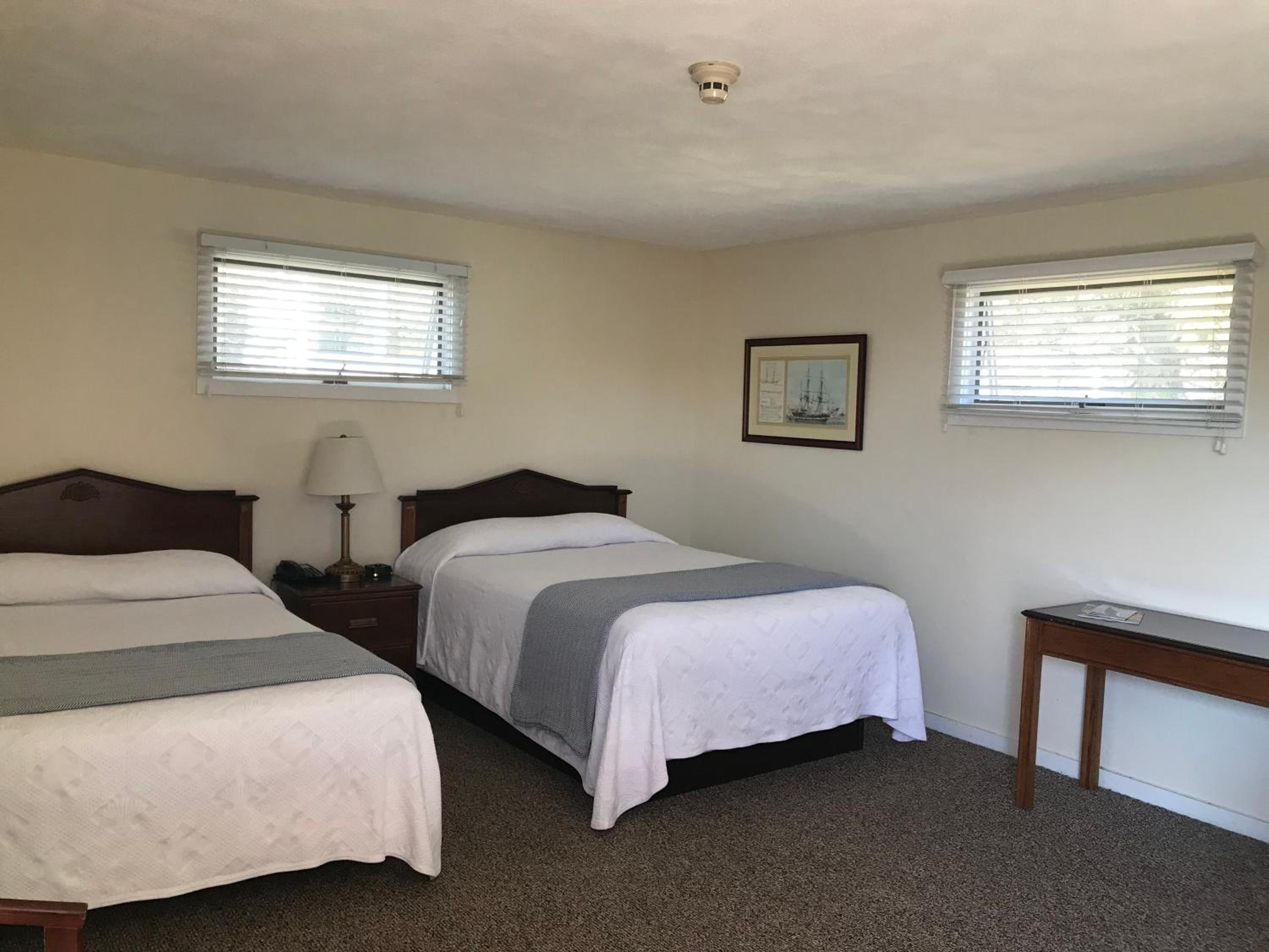 Double Room with Two Double Beds photo 2