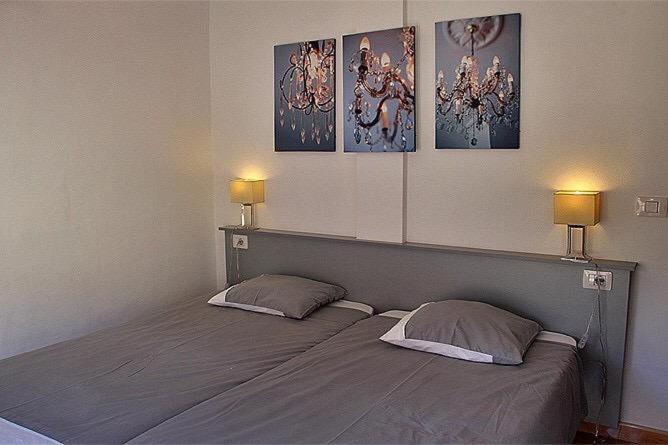 One-Bedroom Apartment photo 2