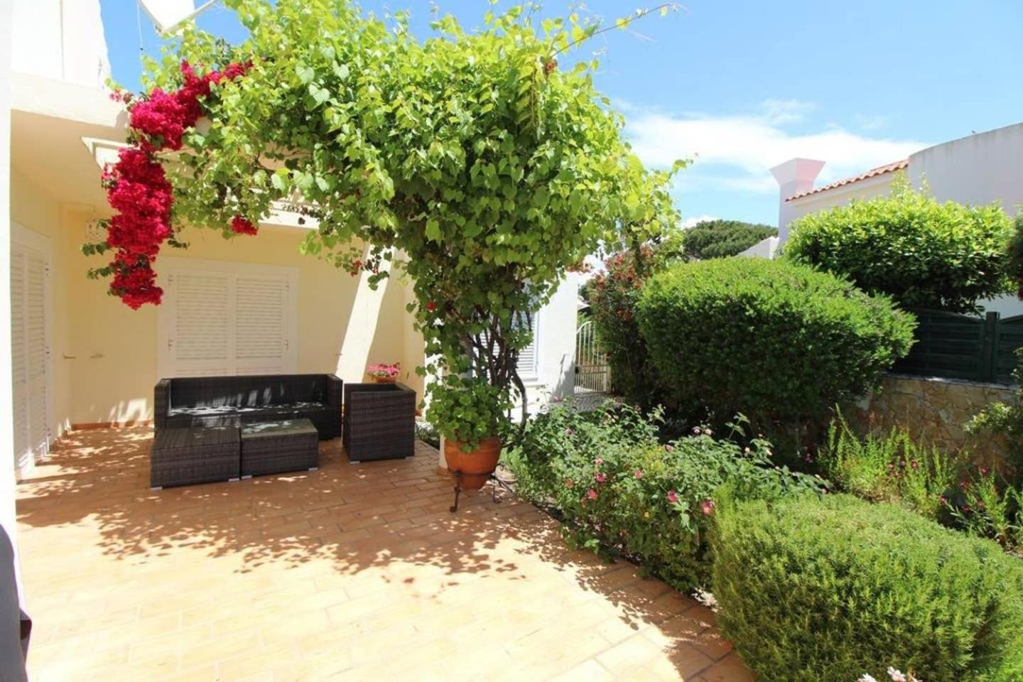 Villa photo 2