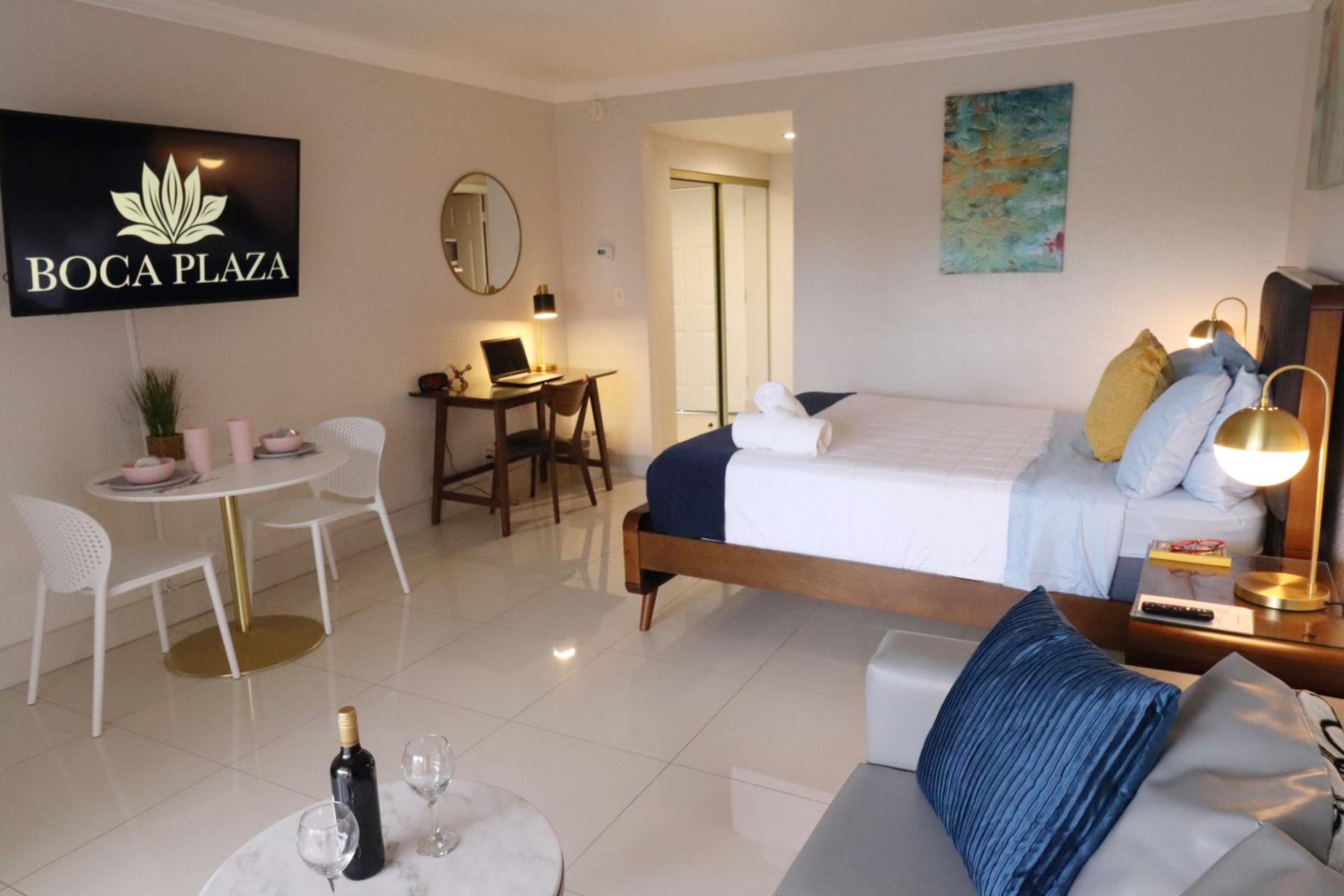 Superior Queen with Balcony, Kitchenette and Sofa Bed - Photo 8