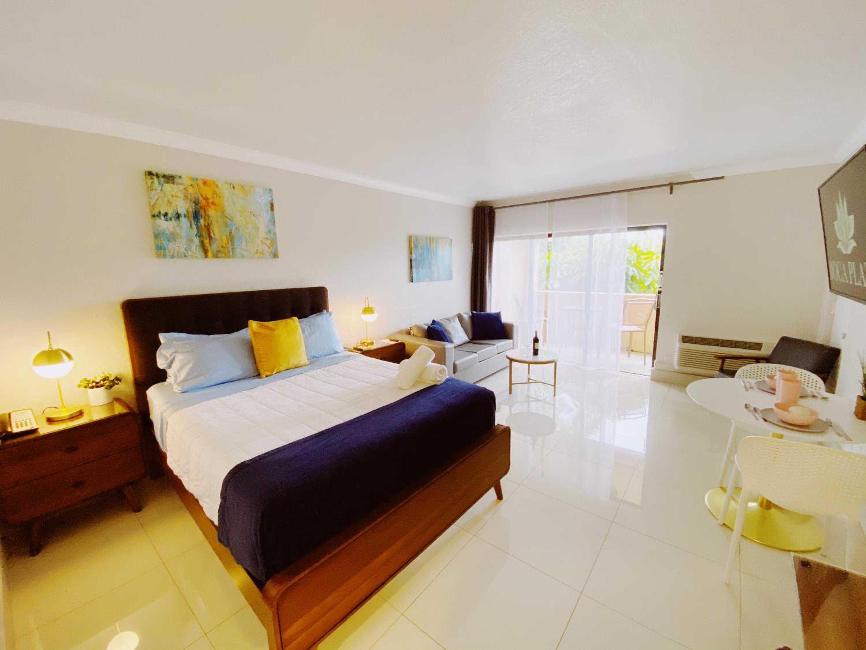 Superior Queen with Balcony, Kitchenette and Sofa Bed - Photo 13