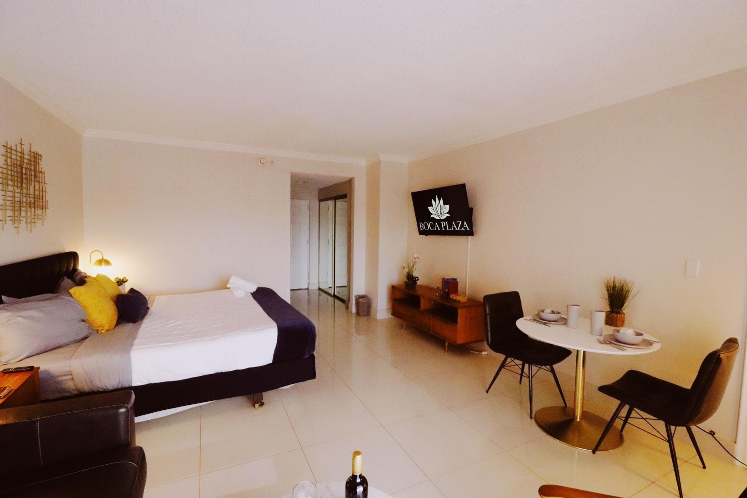 Deluxe King with Balcony, Kitchenette and Sofa Bed - Photo 6