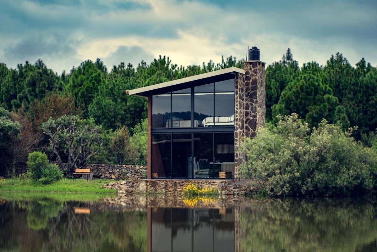 Family Room with Lake View photo 2