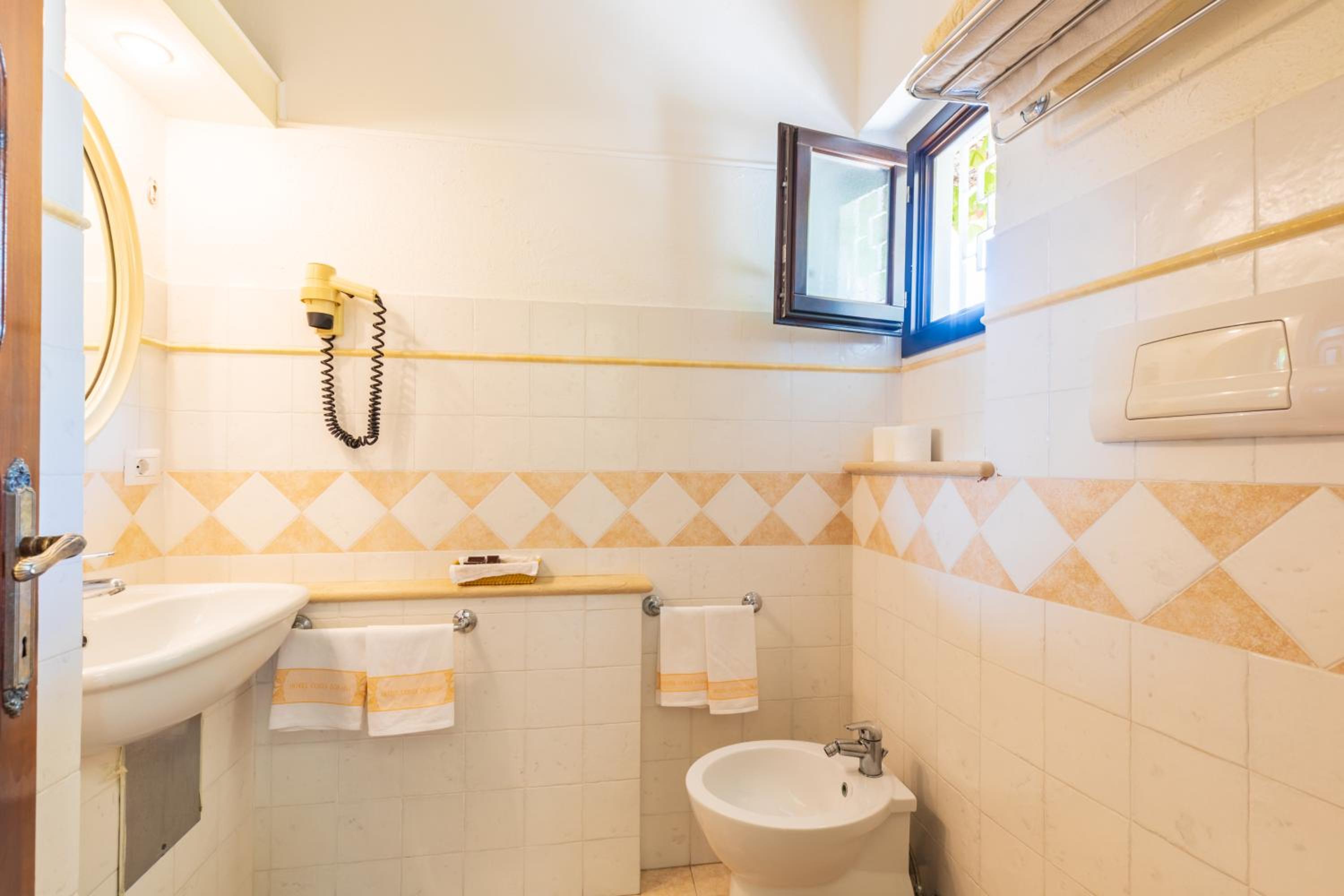 Double Room - Photo 6