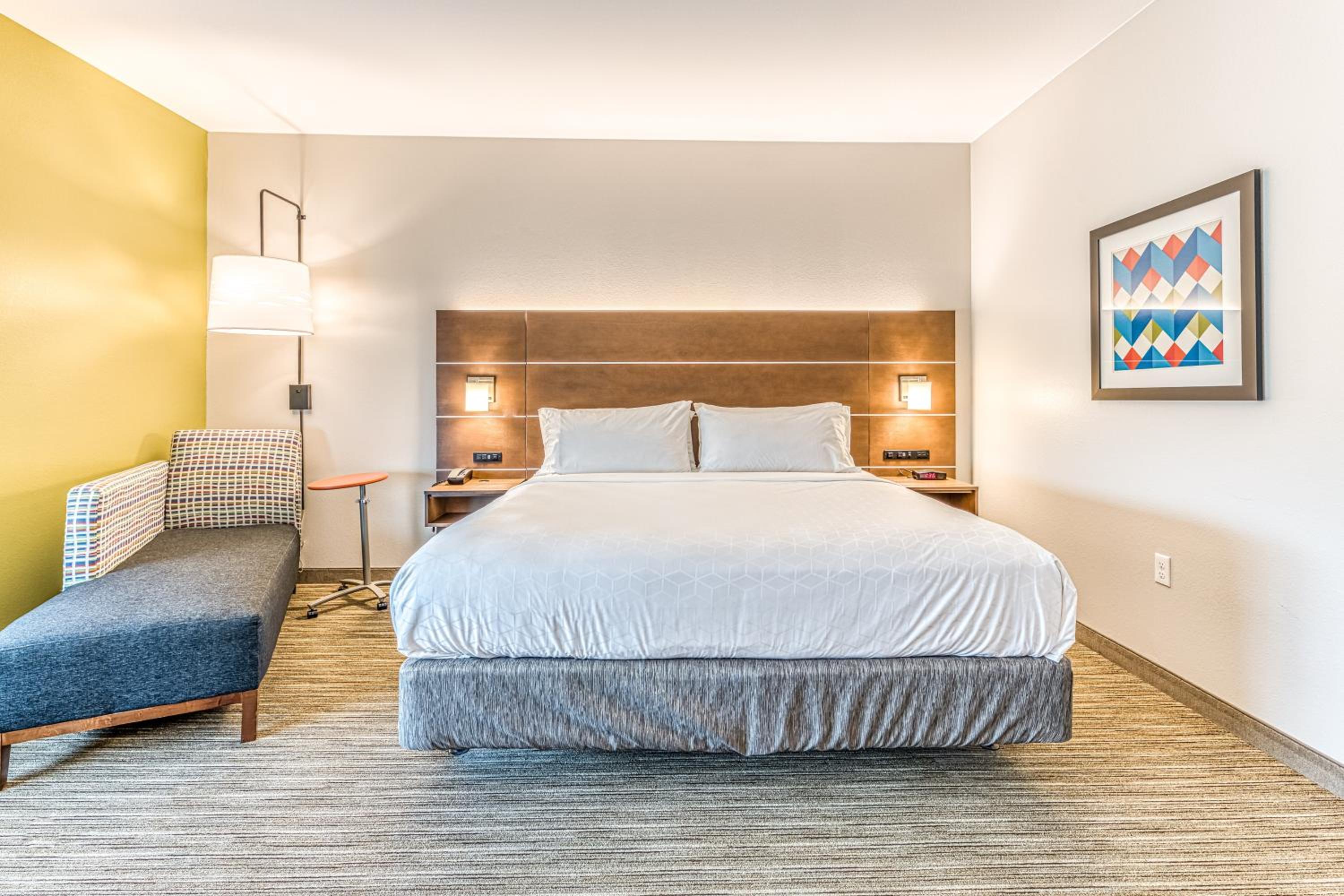 Standard King Room with Mobility Accessible Roll-In Shower photo 1