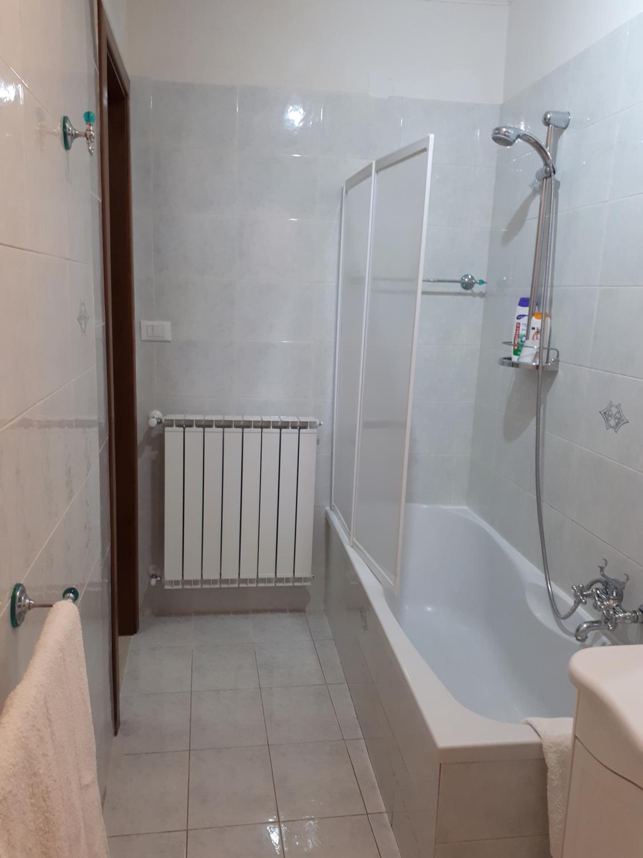 Double Room with Private Bathroom - Photo 16
