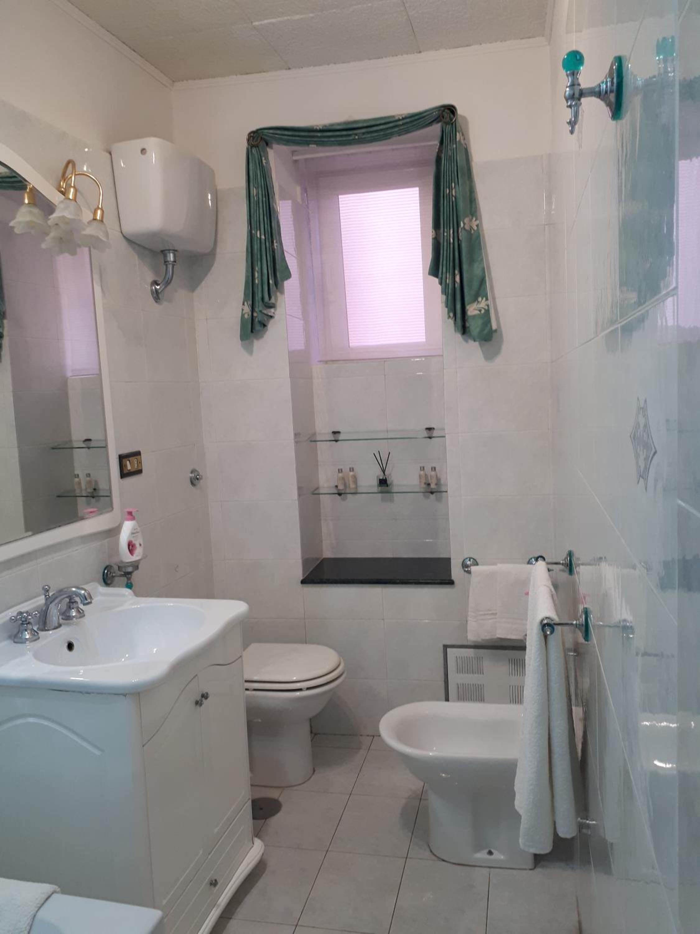 Double Room with Private Bathroom - Photo 15
