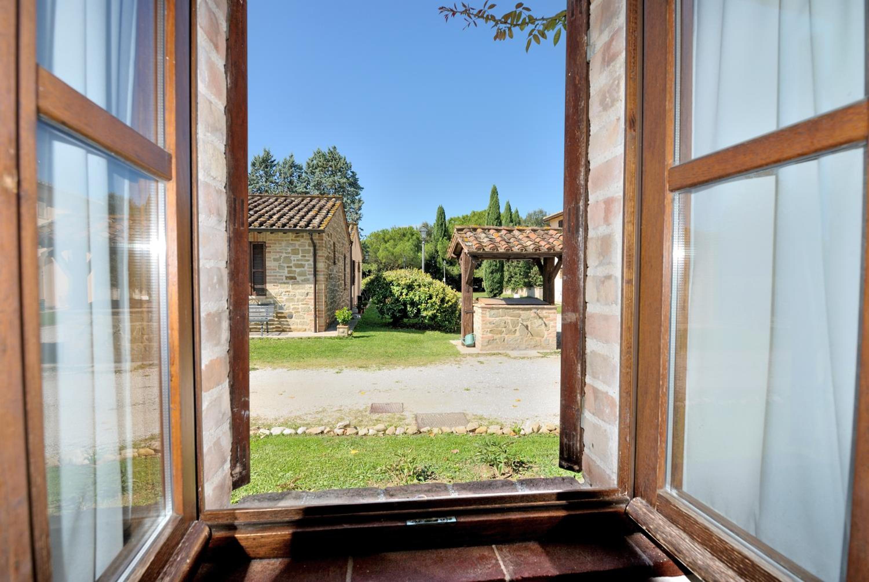 Two-Bedroom House - Photo 29