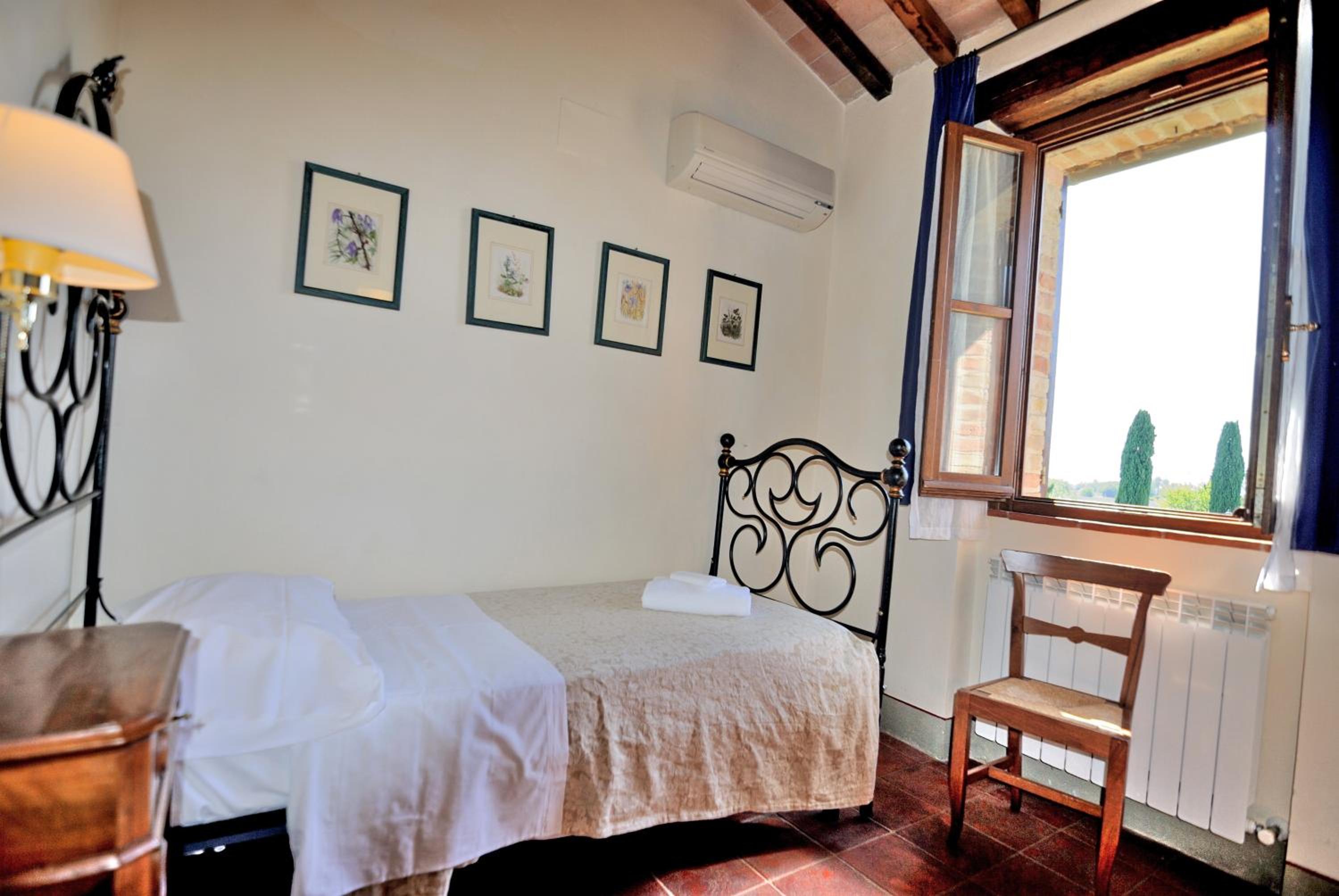 Two-Bedroom House - Photo 27
