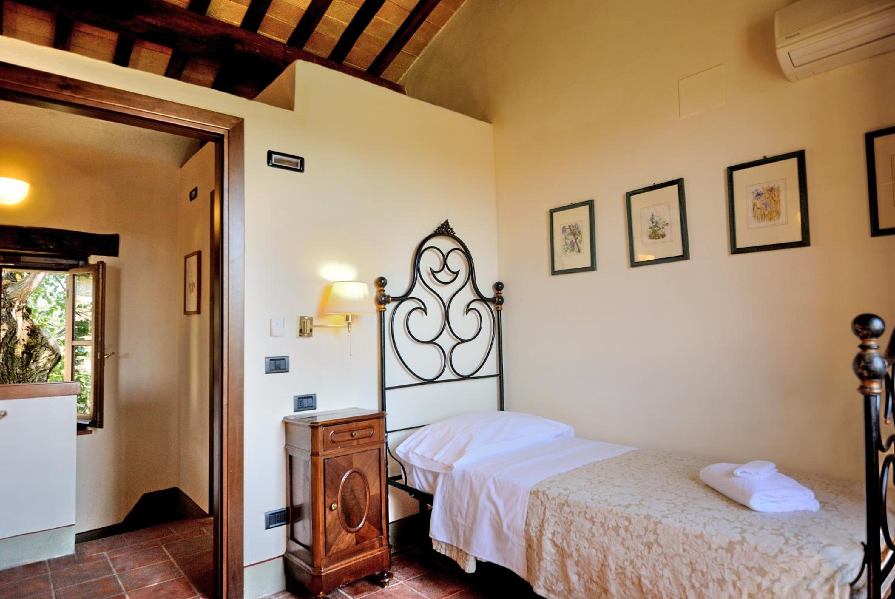 Two-Bedroom House - Photo 26