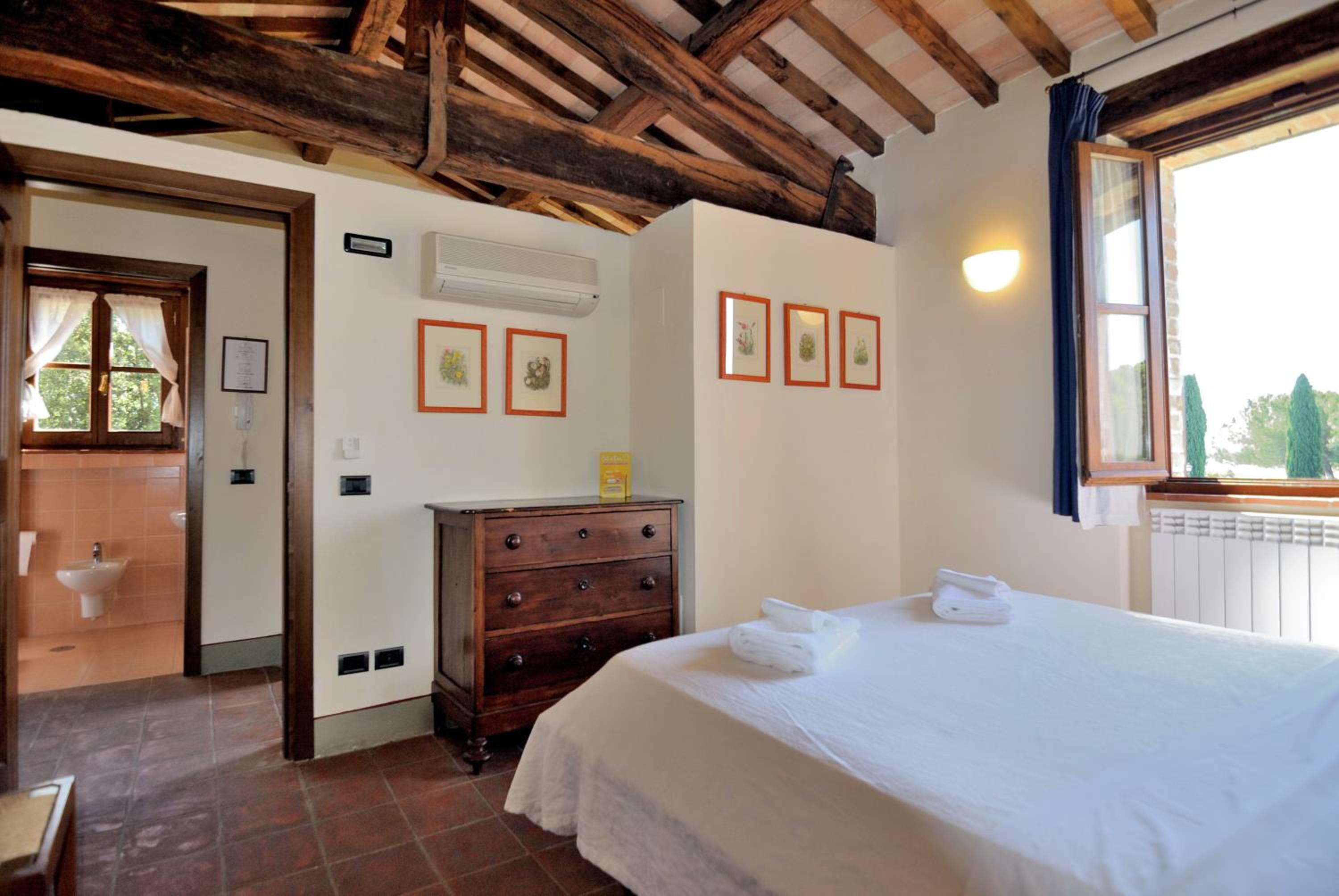Two-Bedroom House - Photo 16