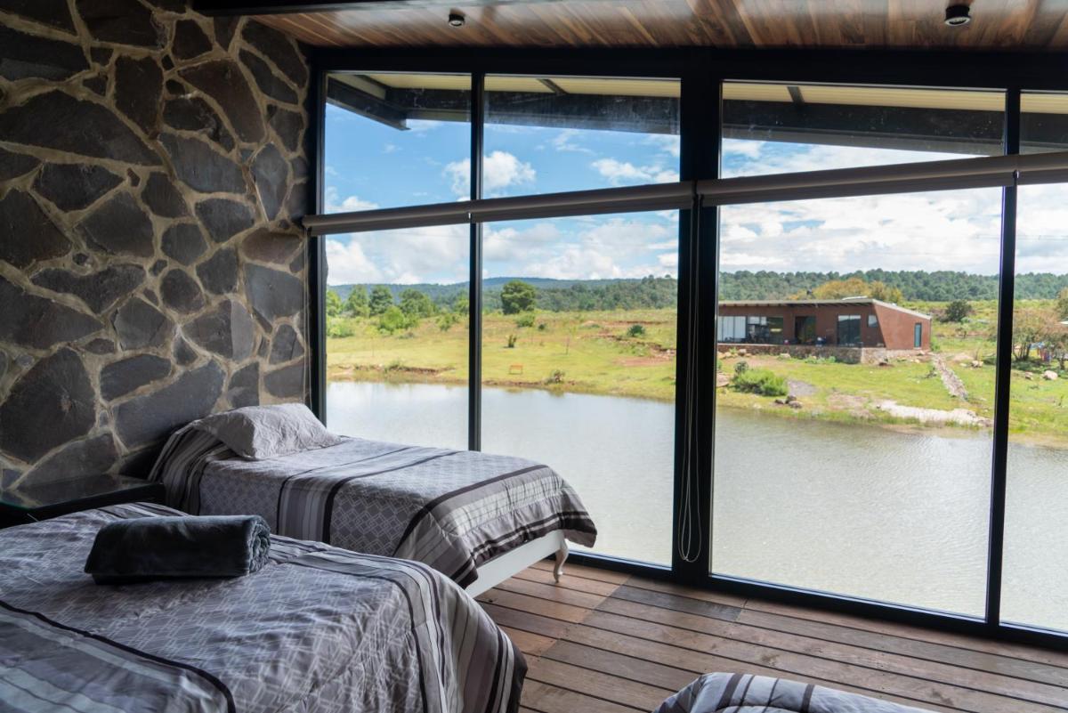 Family Room with Lake View photo 3