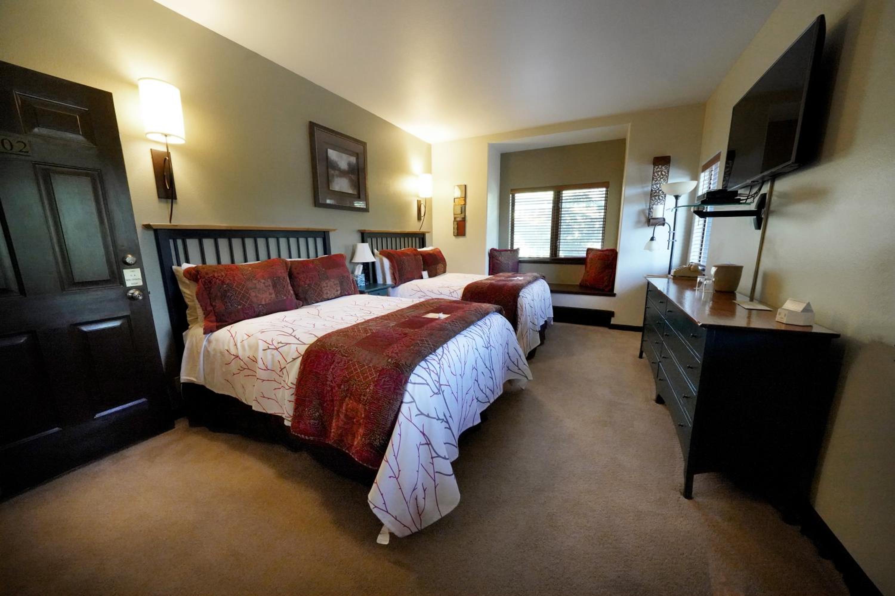 Double Room with Two Double Beds photo 2