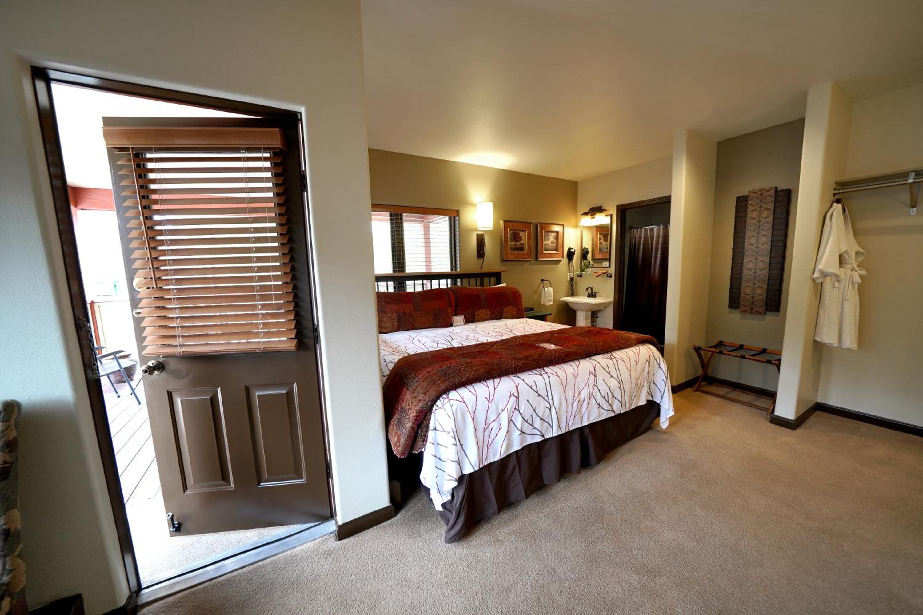 Deluxe King Room