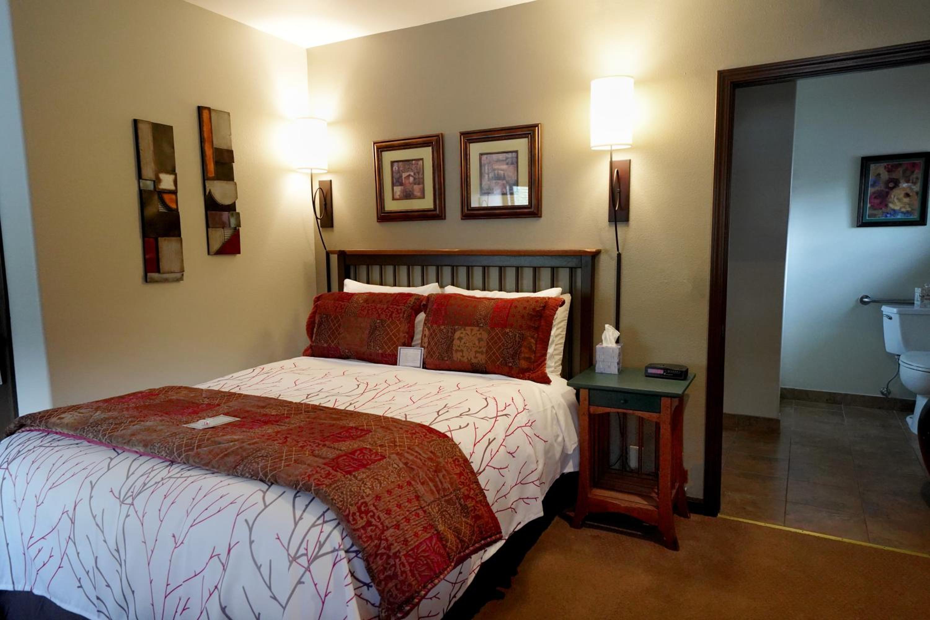 Deluxe Queen Room