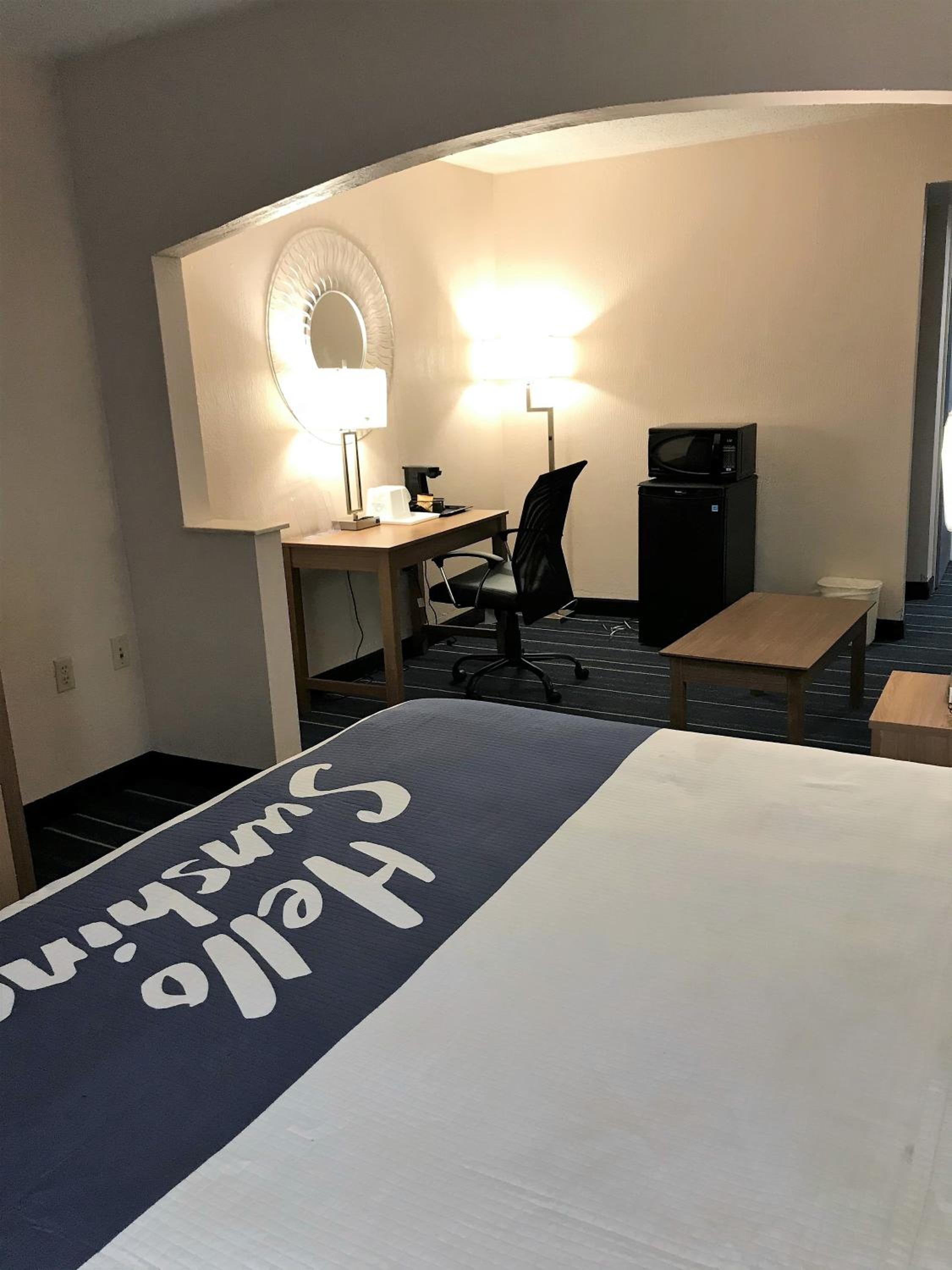King Room - Disability Access/Non-Smoking - Photo 6