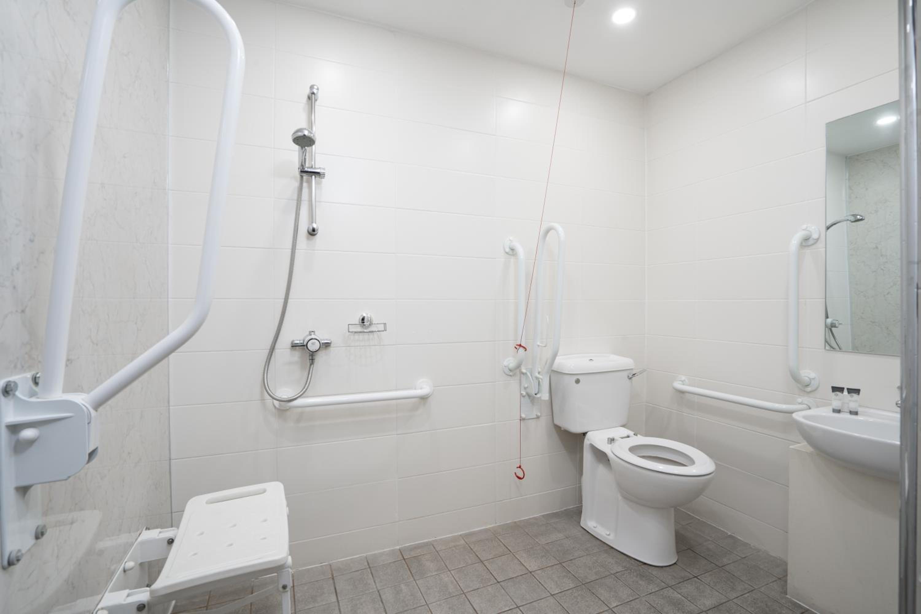 Double or Twin Room - Disability Access - Photo 2