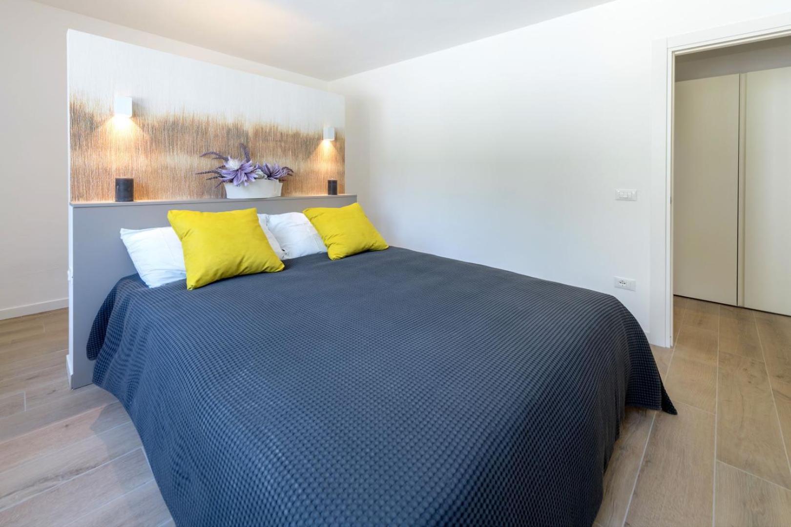 One-Bedroom Apartment with Garden - Photo 12
