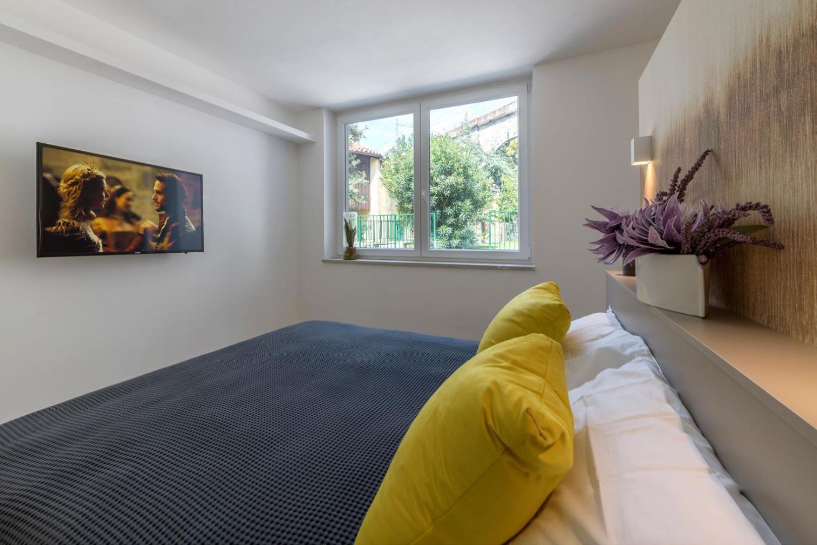 One-Bedroom Apartment with Garden - Photo 13