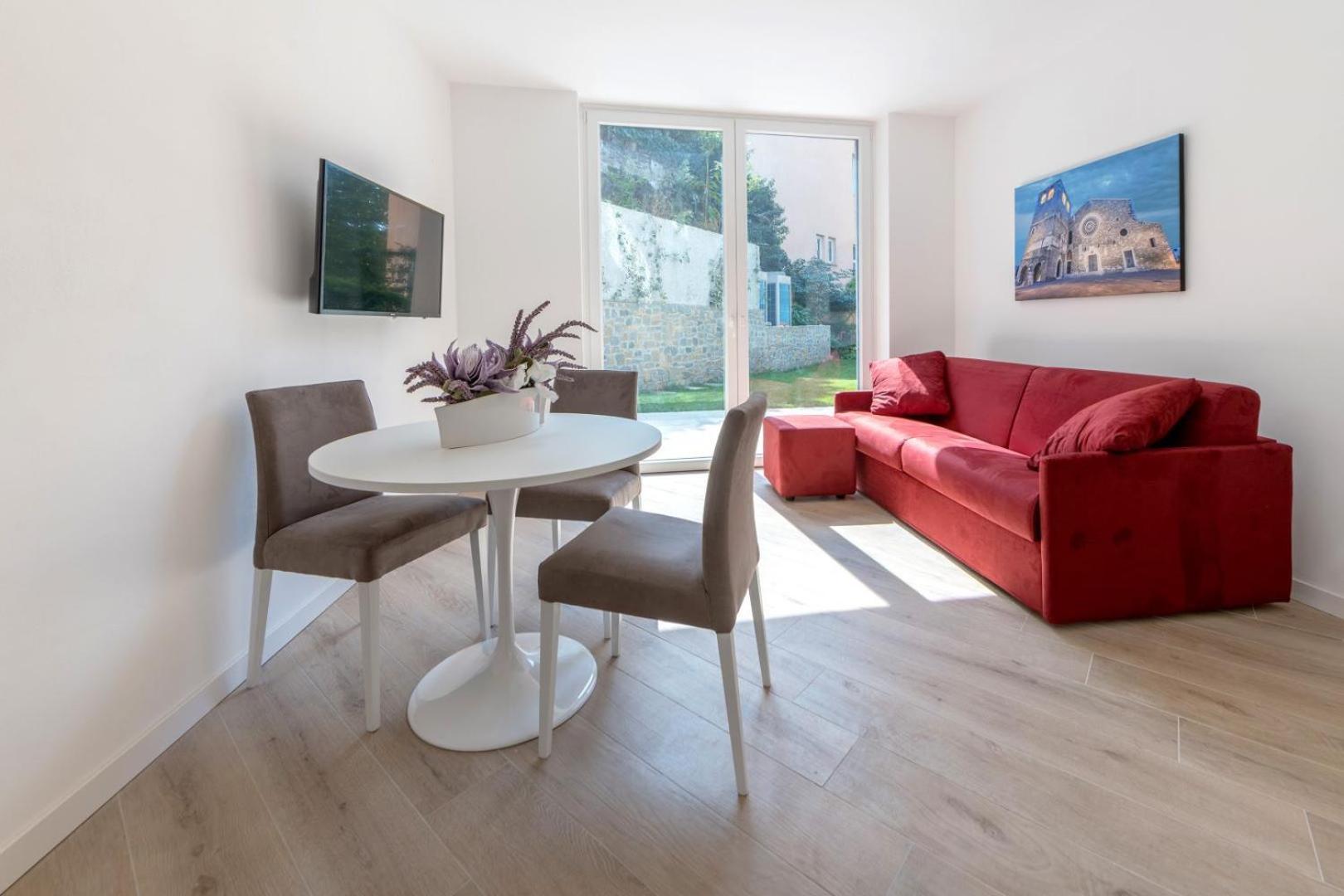 One-Bedroom Apartment with Garden - Photo 6