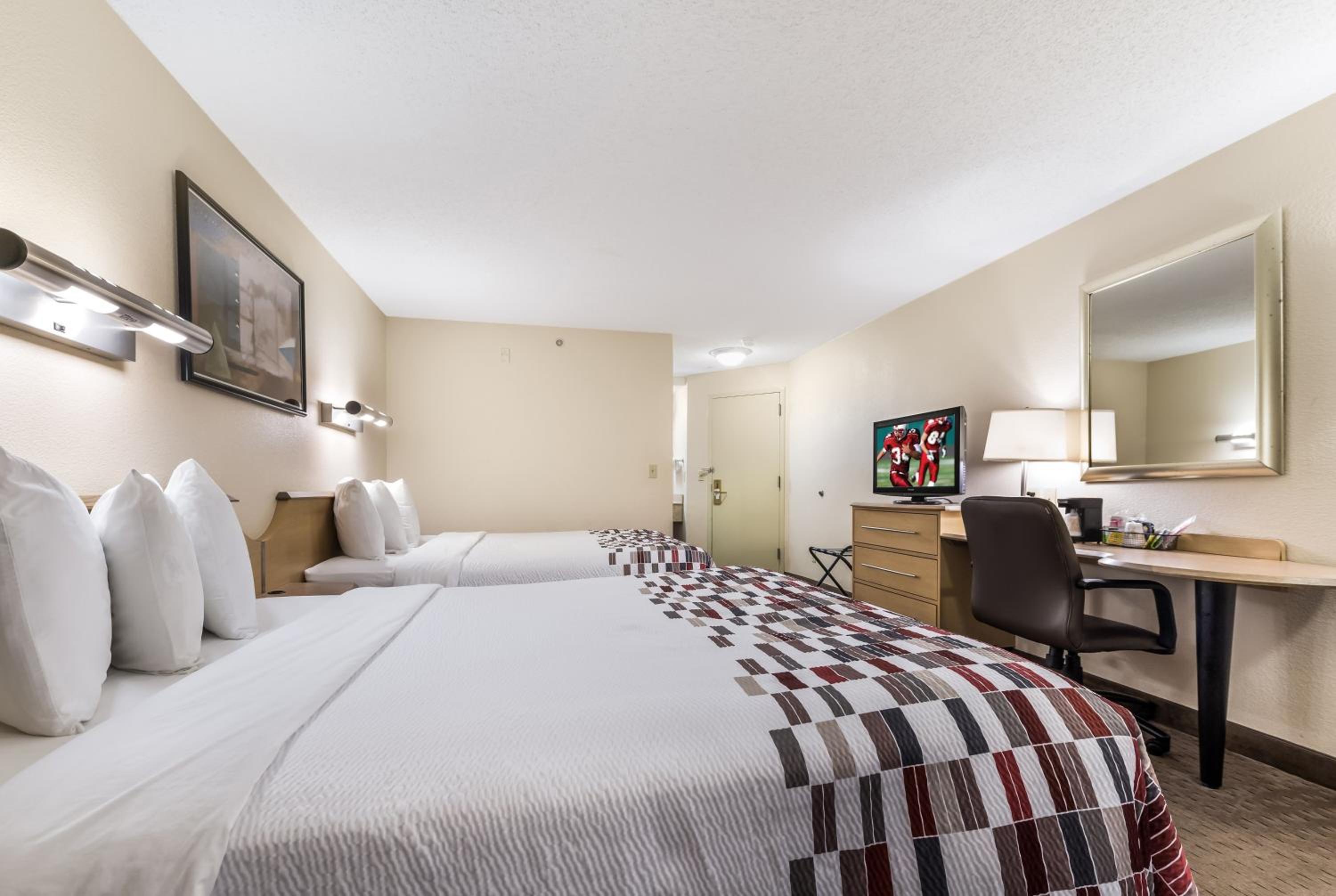 Standard Room with Two Double Beds Smoke Free - Photo 5